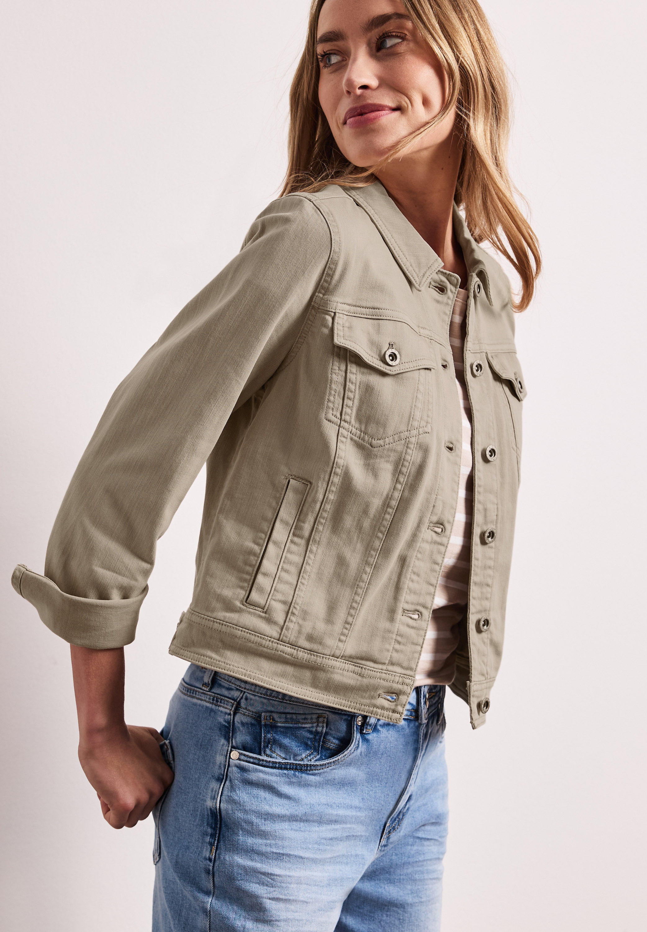 STREET ONE Jeansjacke ohne Kapuze im Colored-Denim-Look mit Taschen