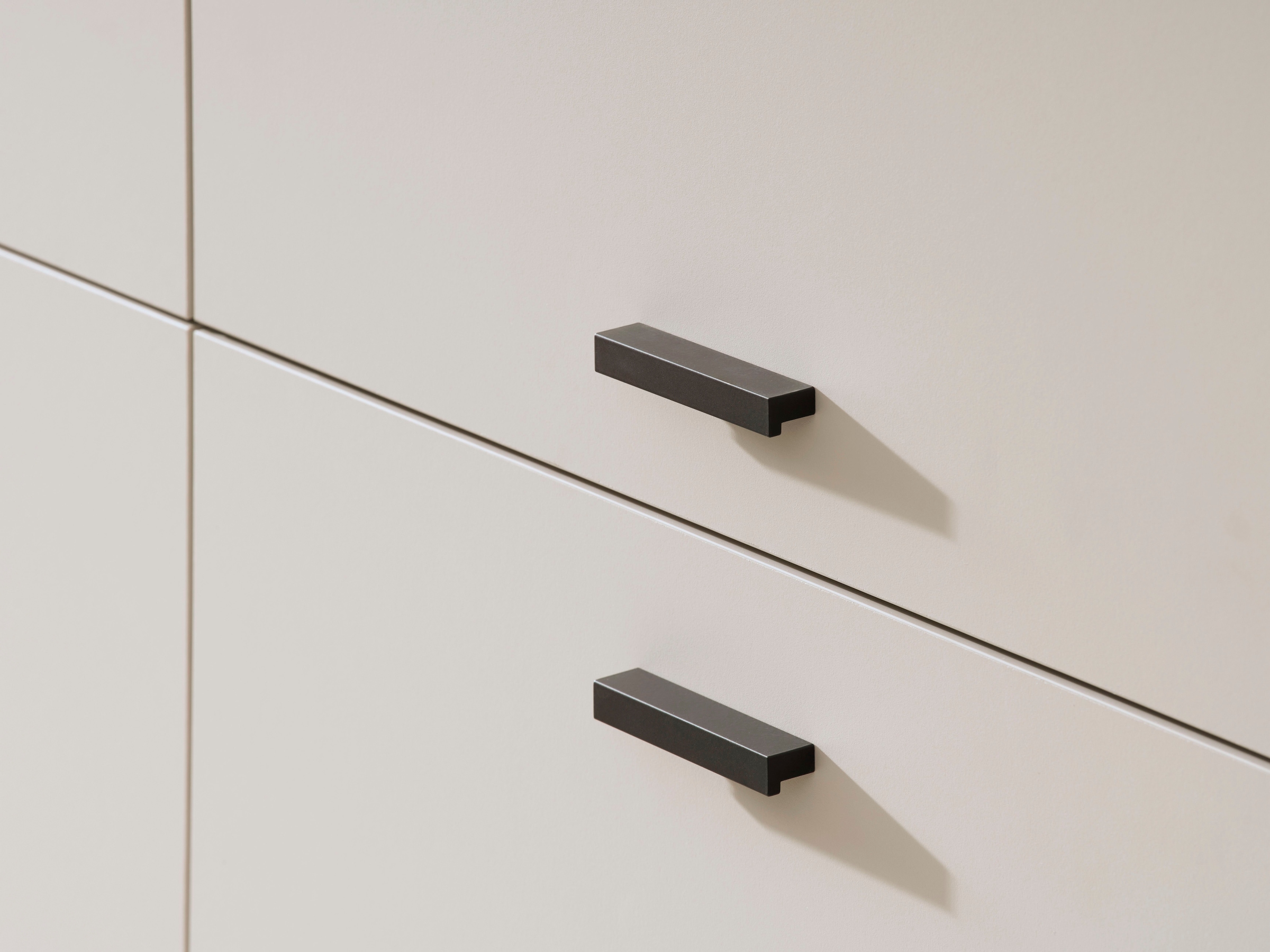 Home affaire Buffet haut »Fredericia, Hochkommode, modernder Stauraum in Kaschmir« intemporel, poignées et pieds en métal noir, espace de rangement suffisant