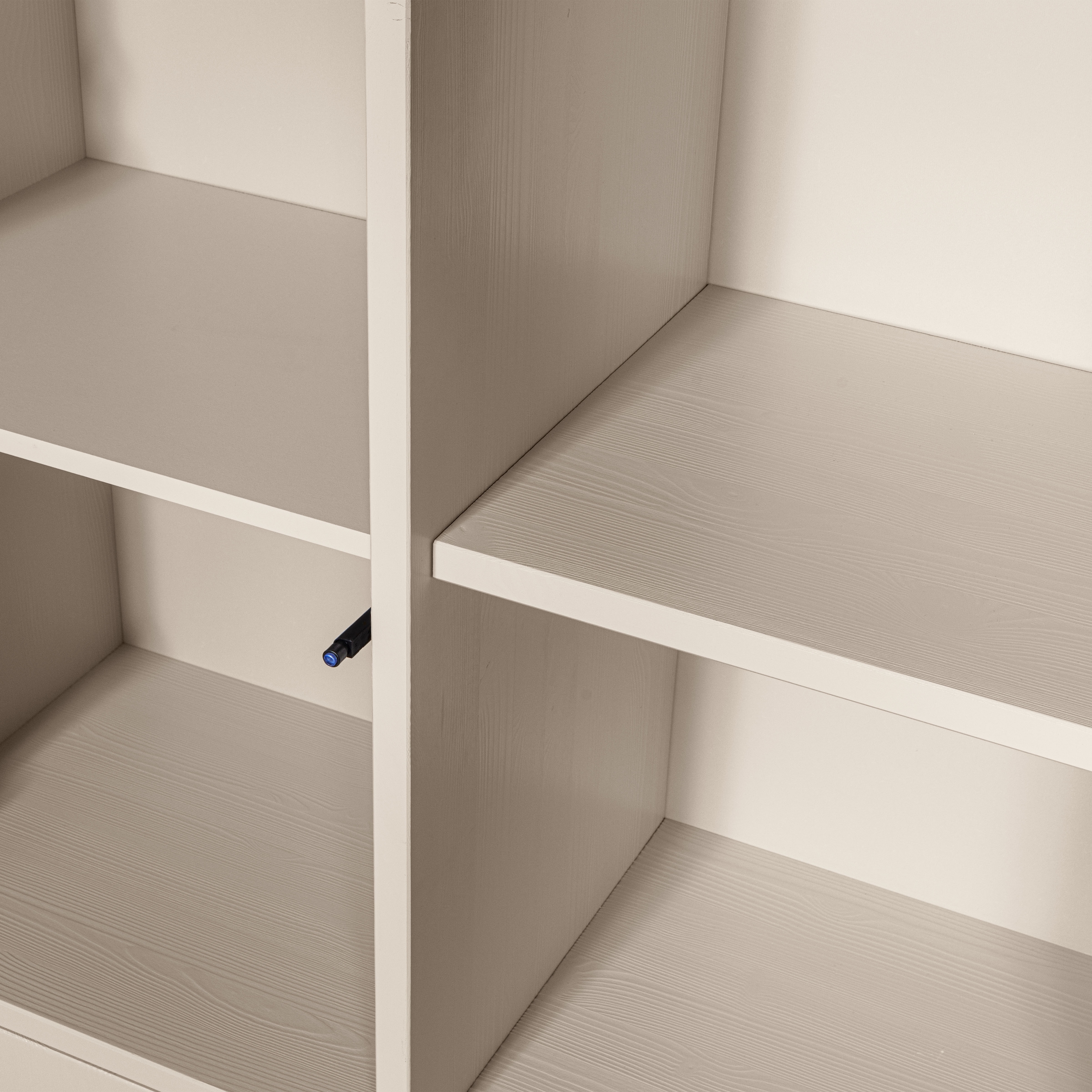 WOOOD Mehrzweckschrank »Merel FSC® Massivkiefer und Druckmechanismus B 100 x T 39,5 x H 200 cm« Tragkraft 10 kg pro Einlegeboden, einfach zu montierbar, Pfleigleicht
