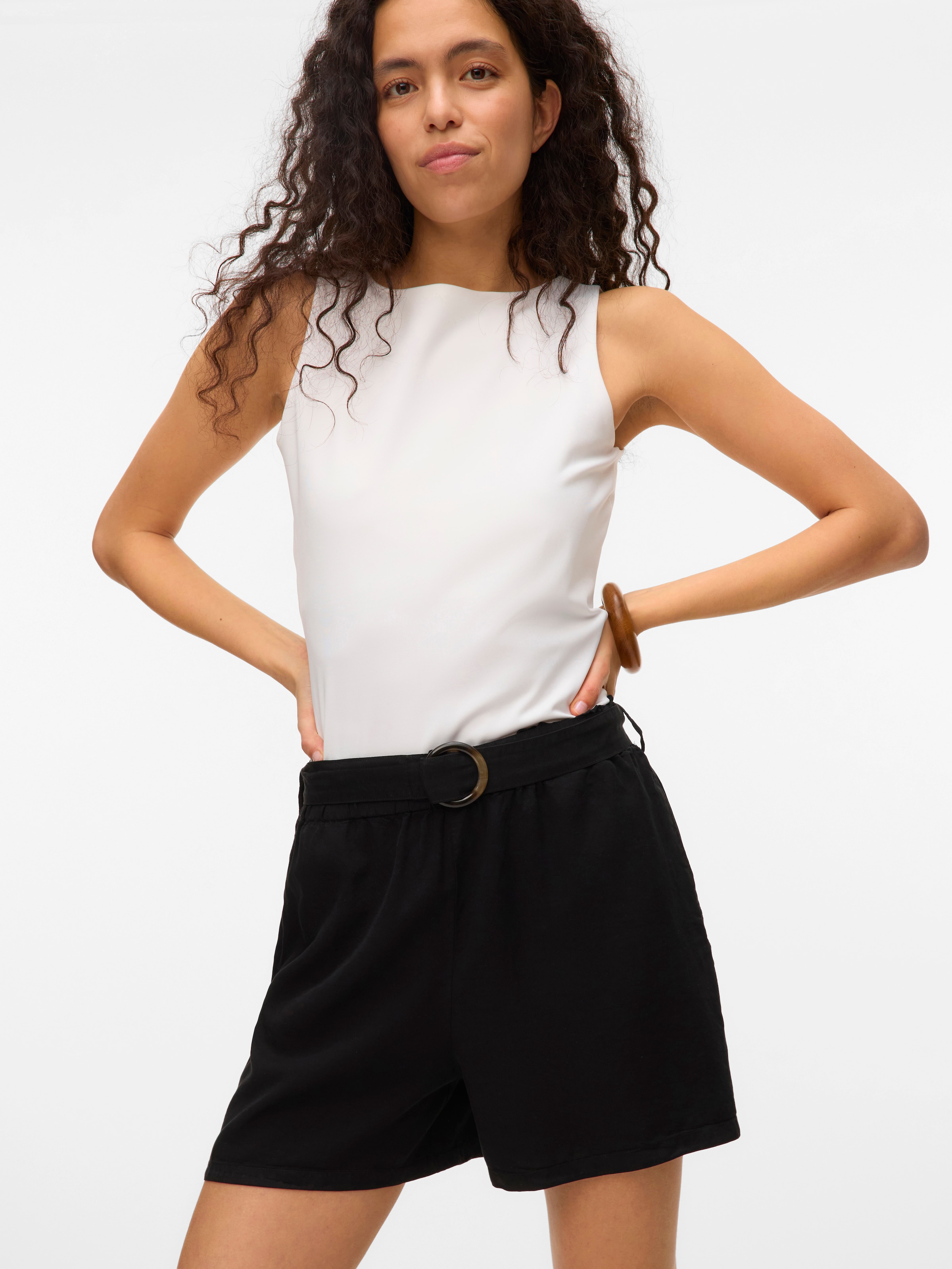 Vero Moda Shorts »VMFLEUR HW PAPERBAG BELT TENCEL SHORTS«  Viskose, loose fit