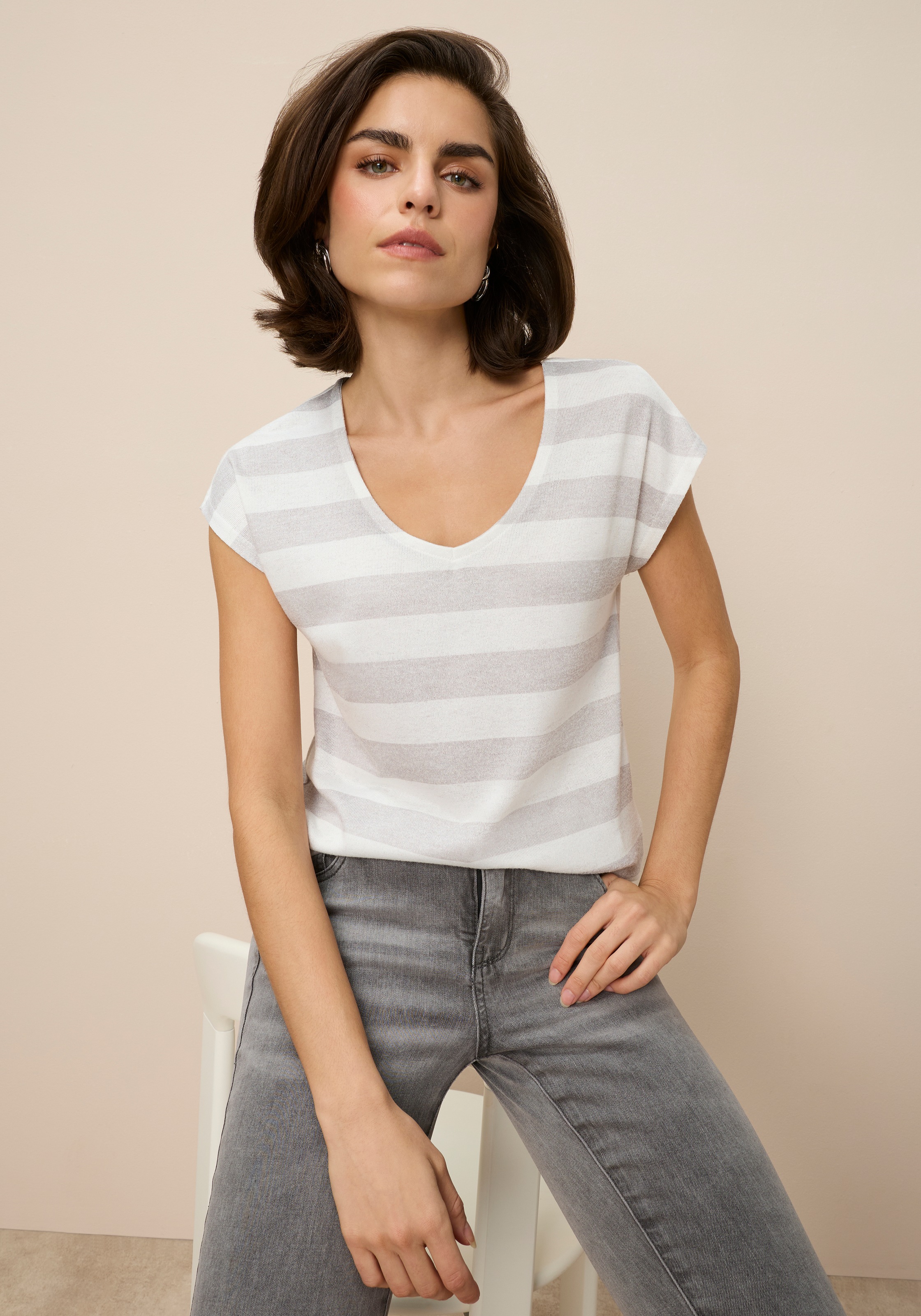 Image of Tamaris V-Shirt mit lässigem Schnitt und Streifen