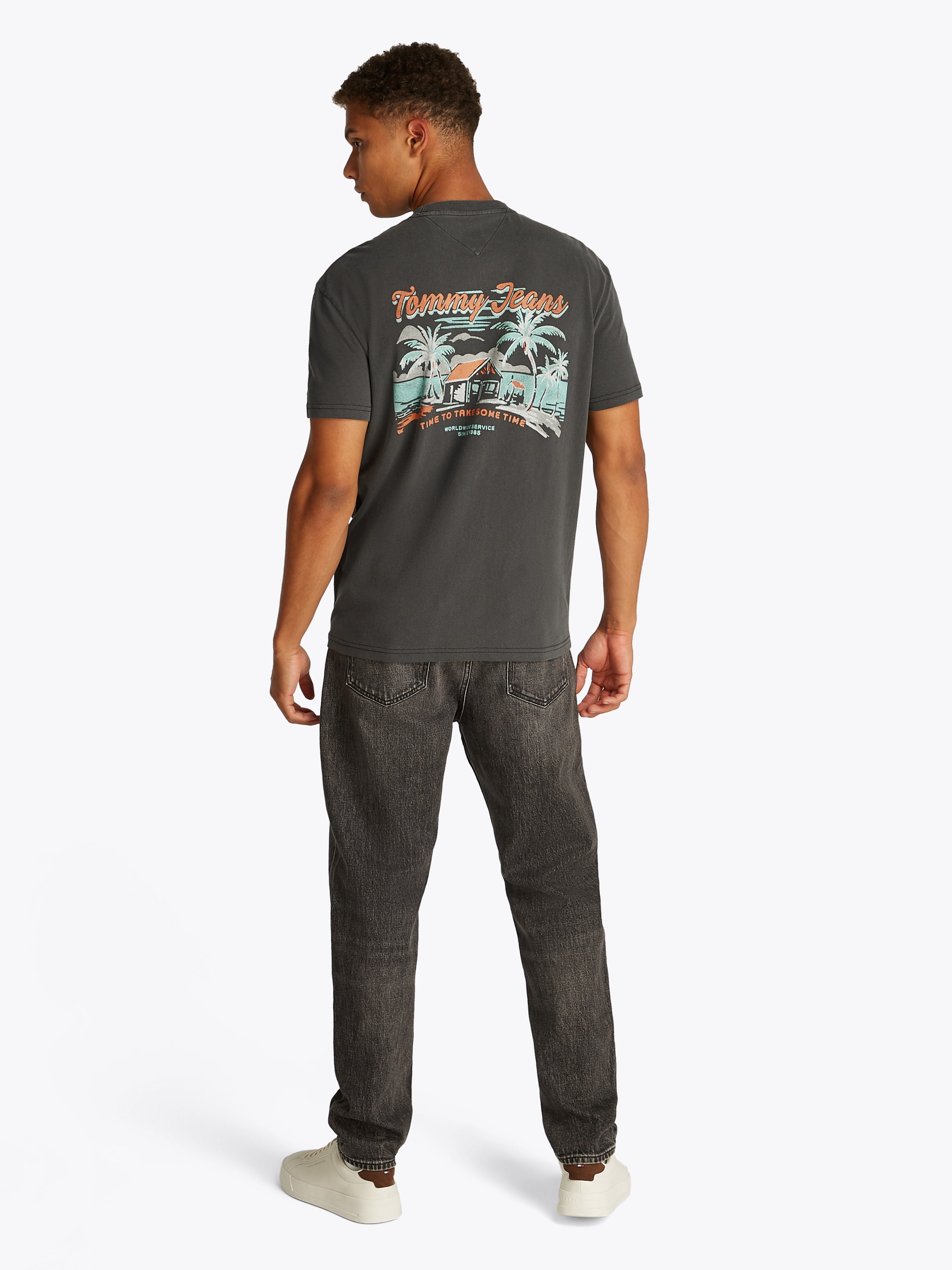 Tommy Jeans T-Shirt »TJM REG CABANA SS TEE EXT«, mit grossem Rückenprint Backprint Washed Out