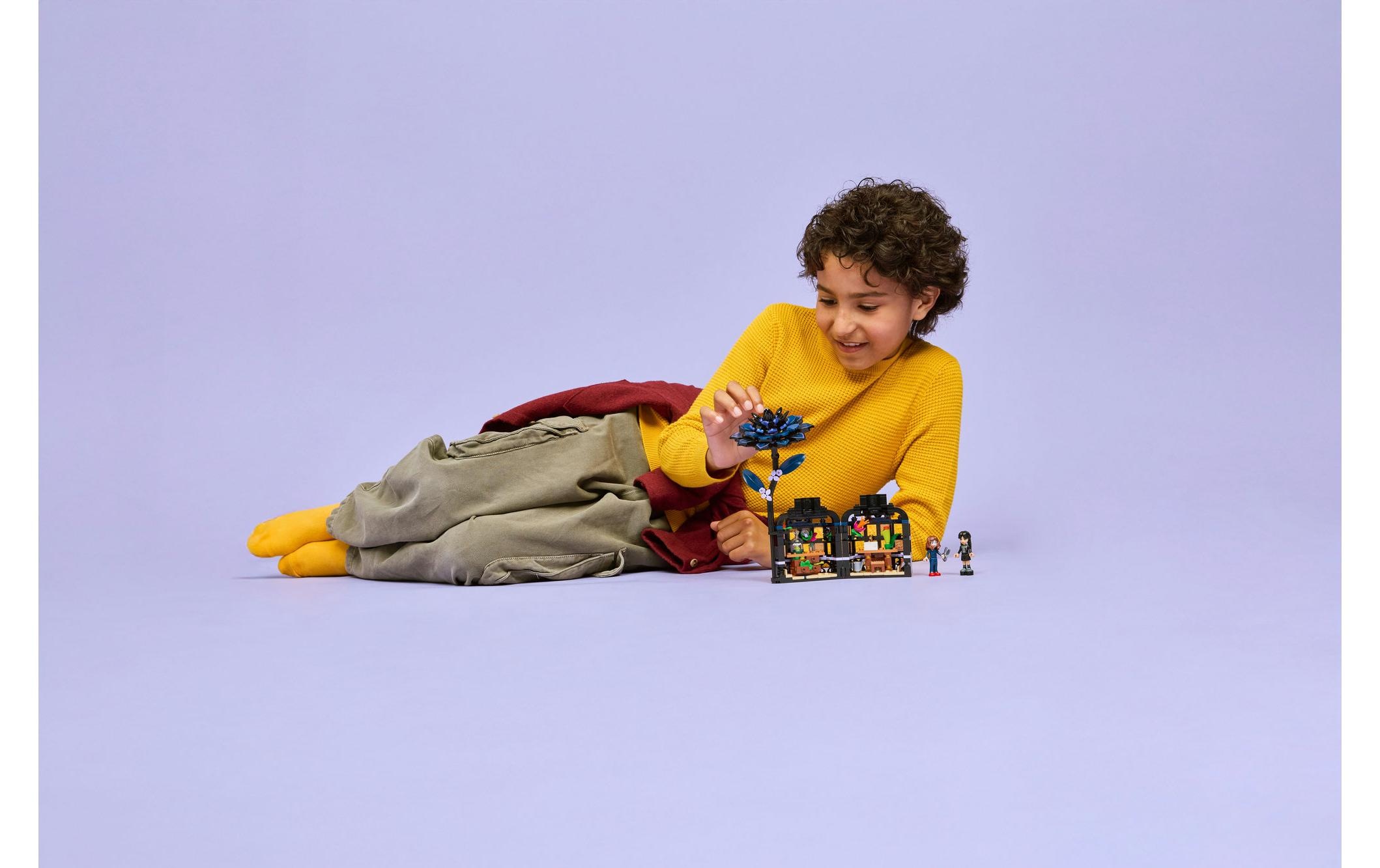 LEGO® Briques de jeu »LEGO® Wednesday Schwarze Dahlie 76784«