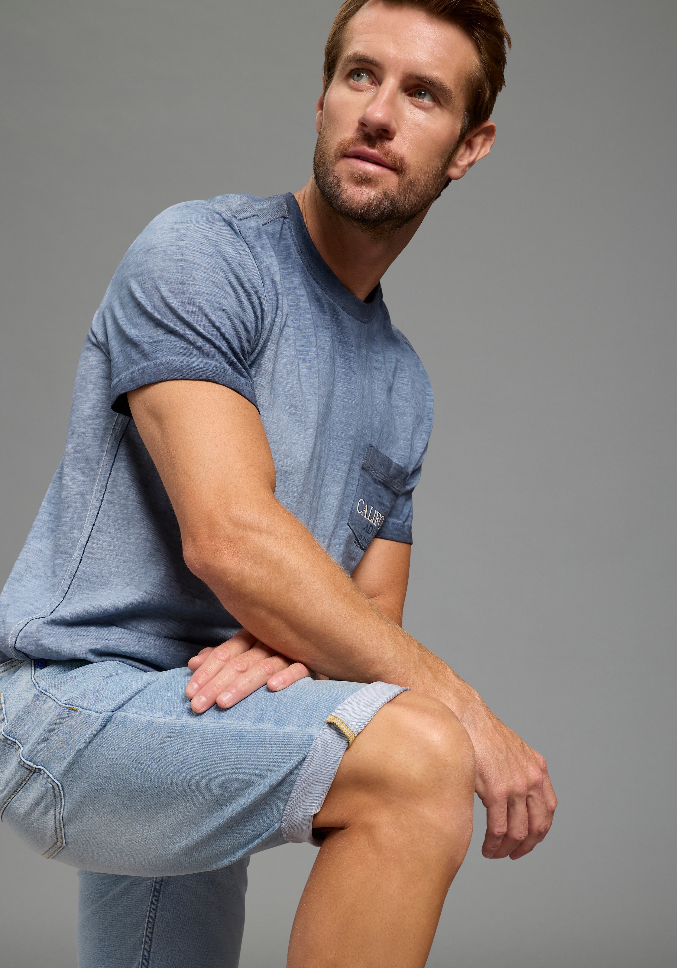 KangaROOS Bermuda en jean jogging Regular Fit, gerade geschnittenes Bein