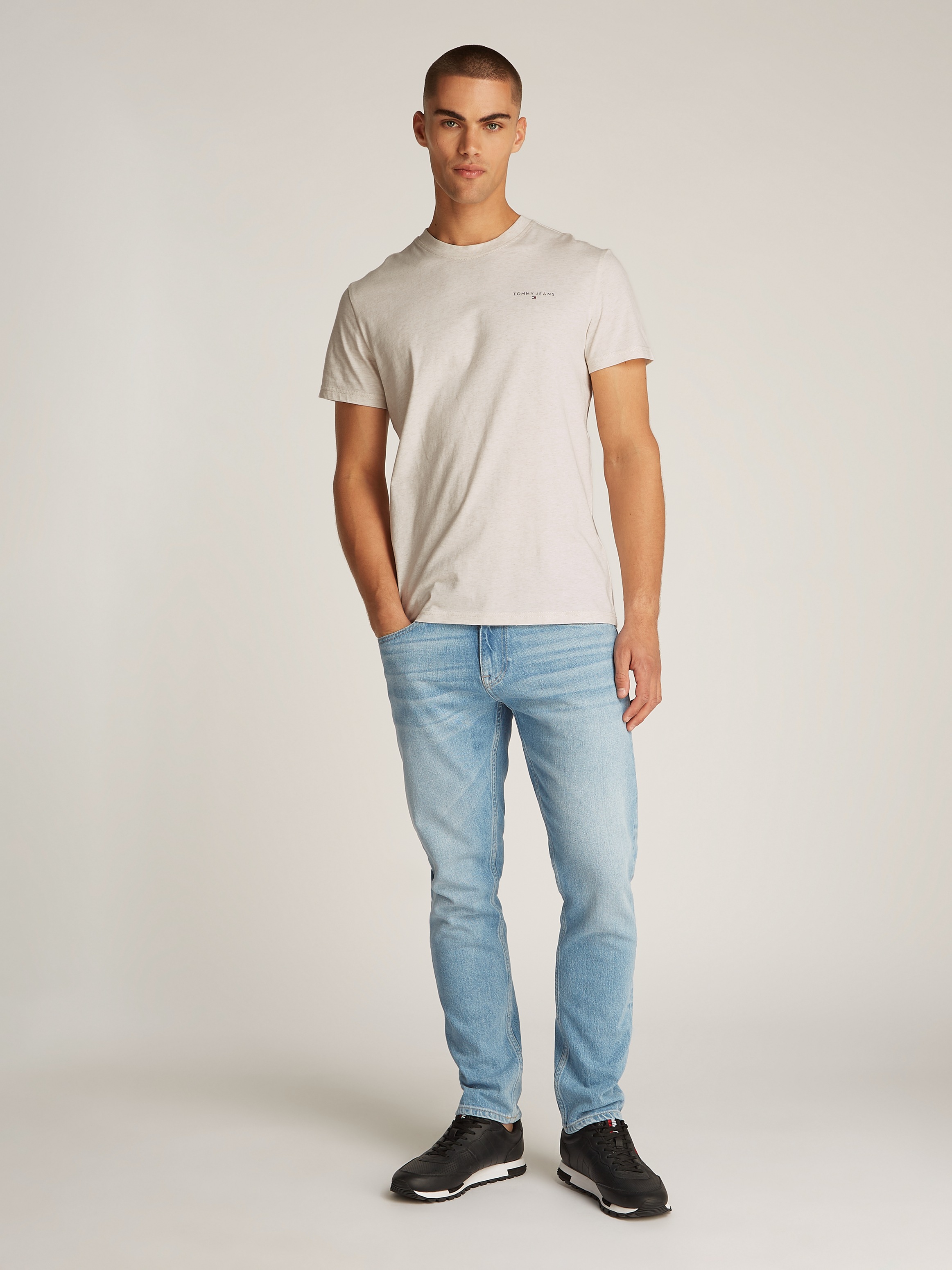 Tommy Jeans T-Shirt »TJM SLIM LINEAR CHEST SS TEE EXT«, mit Logodruck
