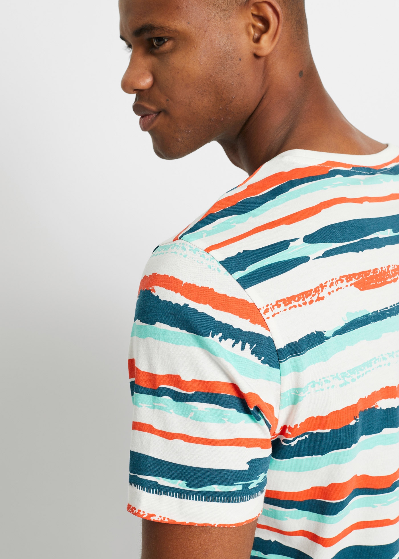 bonprix T-shirt coupe régulière, manches courtes, rayures multicolores, en coton