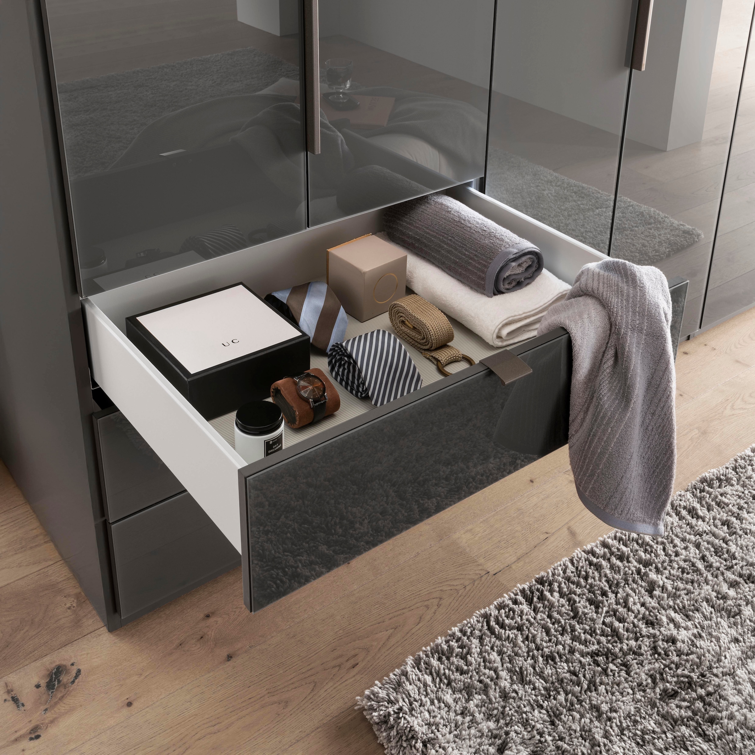 WIEMANN Armoire à portes pliantes »Ohio, Kleiderschrank, Schrank, Garderobe, mit Schubladen, 300 cm« inklusive Einlegeböden & Kleiderstangen, 2 Höhen, MADE IN GERMANY,  inklusive Tür und Schubkastendämpfung, hochwertige Glasfront