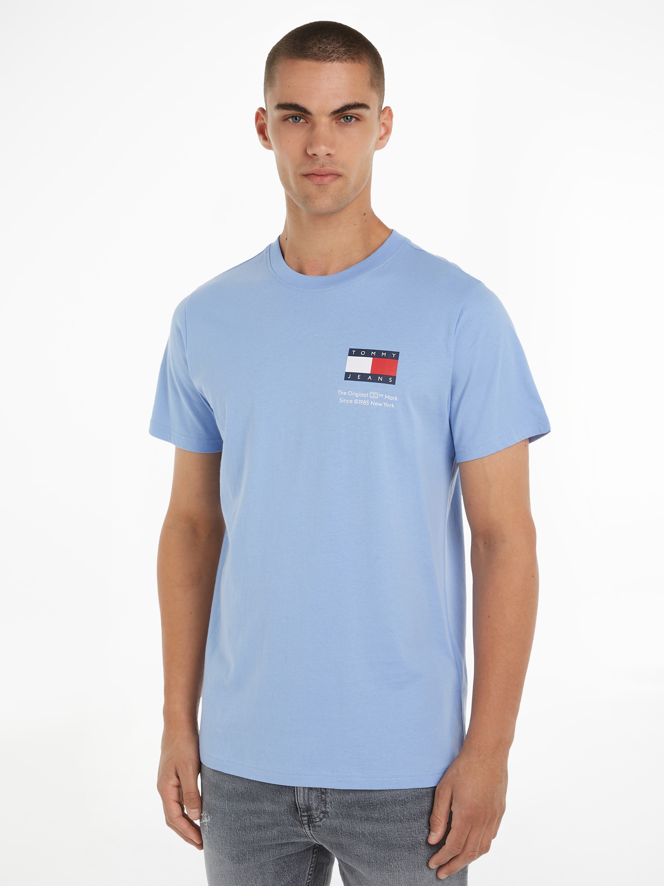 T-Shirt »TJM SLIM ESSENTIAL FLAG TEE EXT«, mit Rundhalsausschnitt