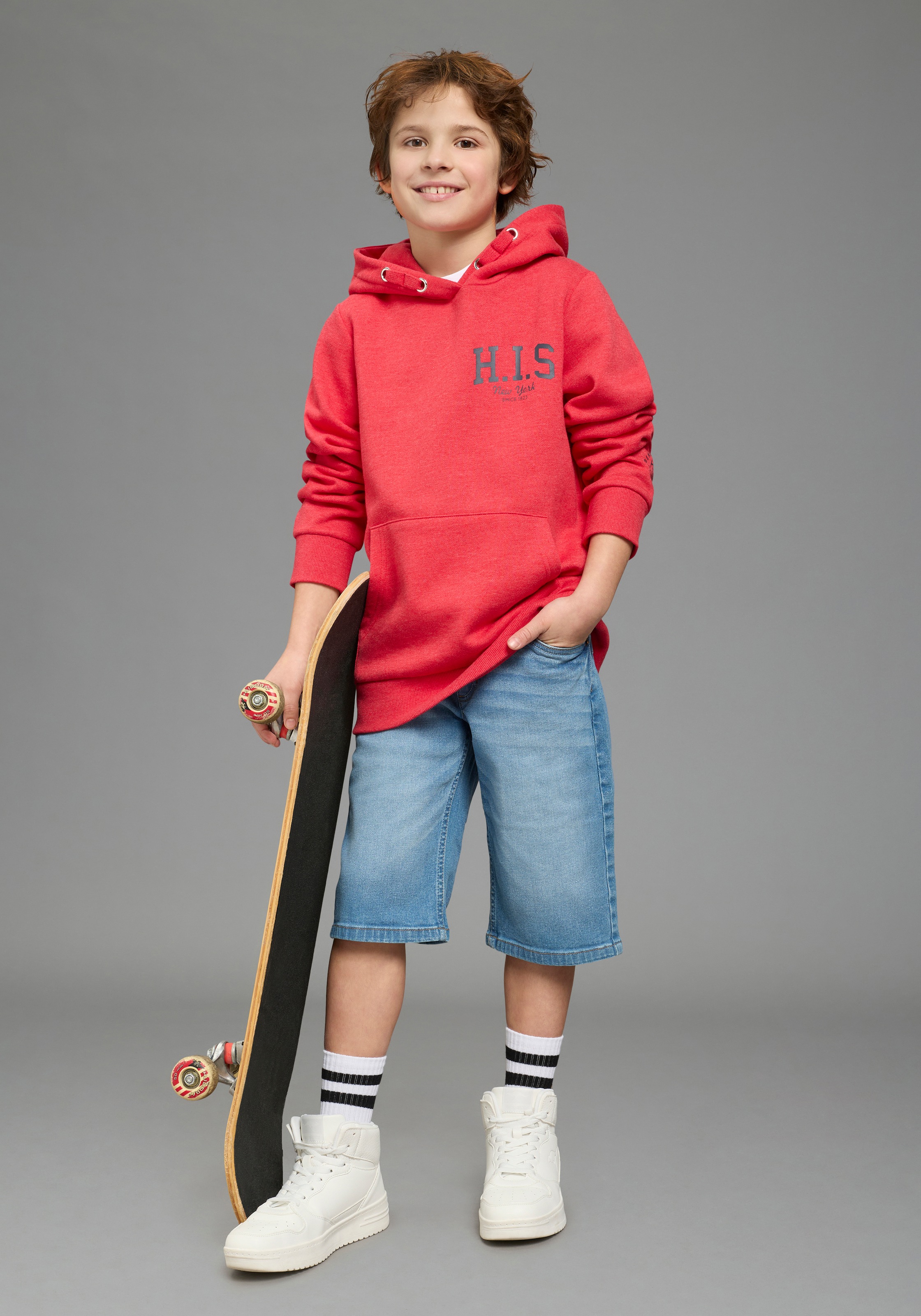 H.I.S Kapuzensweatshirt »Kapuzenhoodie mit Logoprint für Jungen«, für Jungen, mit Kängurutasche, mit Logodrucken, in Basic Passform
