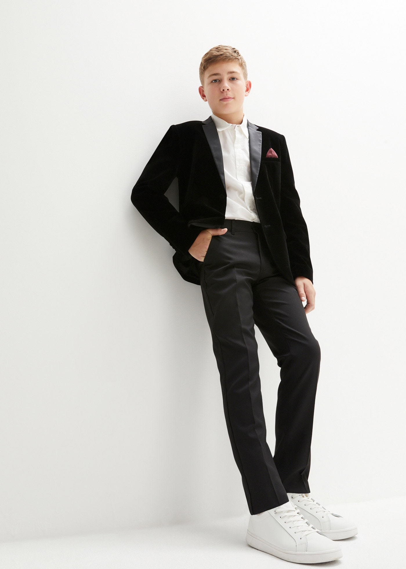 bonprix Anzug Set, 4 tlg. normal bestehend aus Hose mit verstellbarem Bund, Hemd, Sakko und Krawatte
