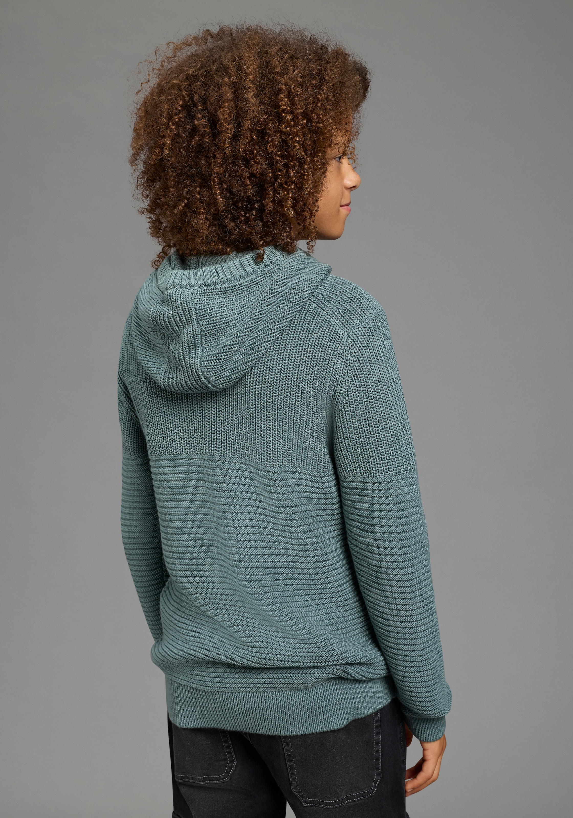 Bruno Banani Pull en tricot »Kapuzen-Strickpullover mit BRUNO BANANI Badge« pull en tricot côtelé, avec capuche et poche sur la poitrine