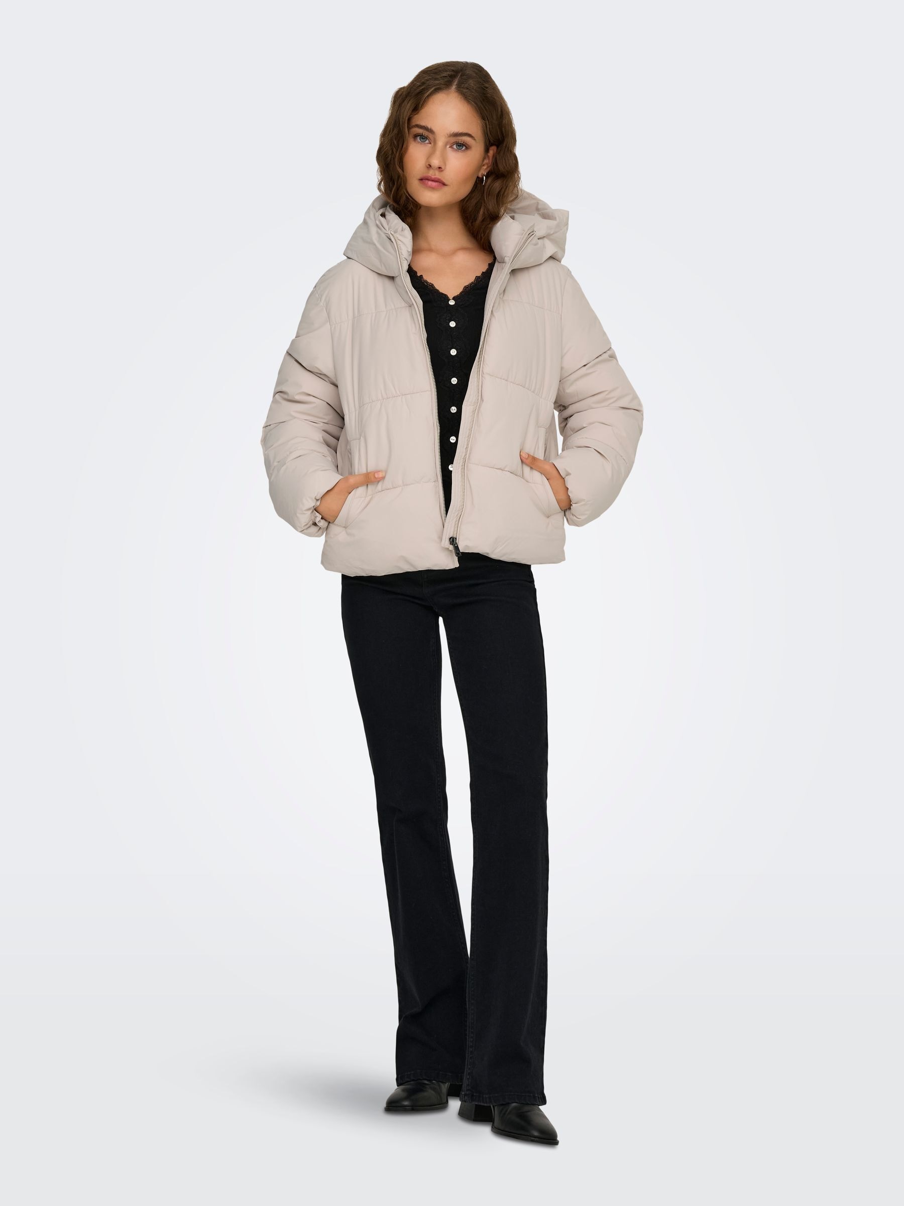ONLY Steppjacke »ONLJUTA SHORT PUFFER OTW NOOS« mit Kapuze Kunstfaser