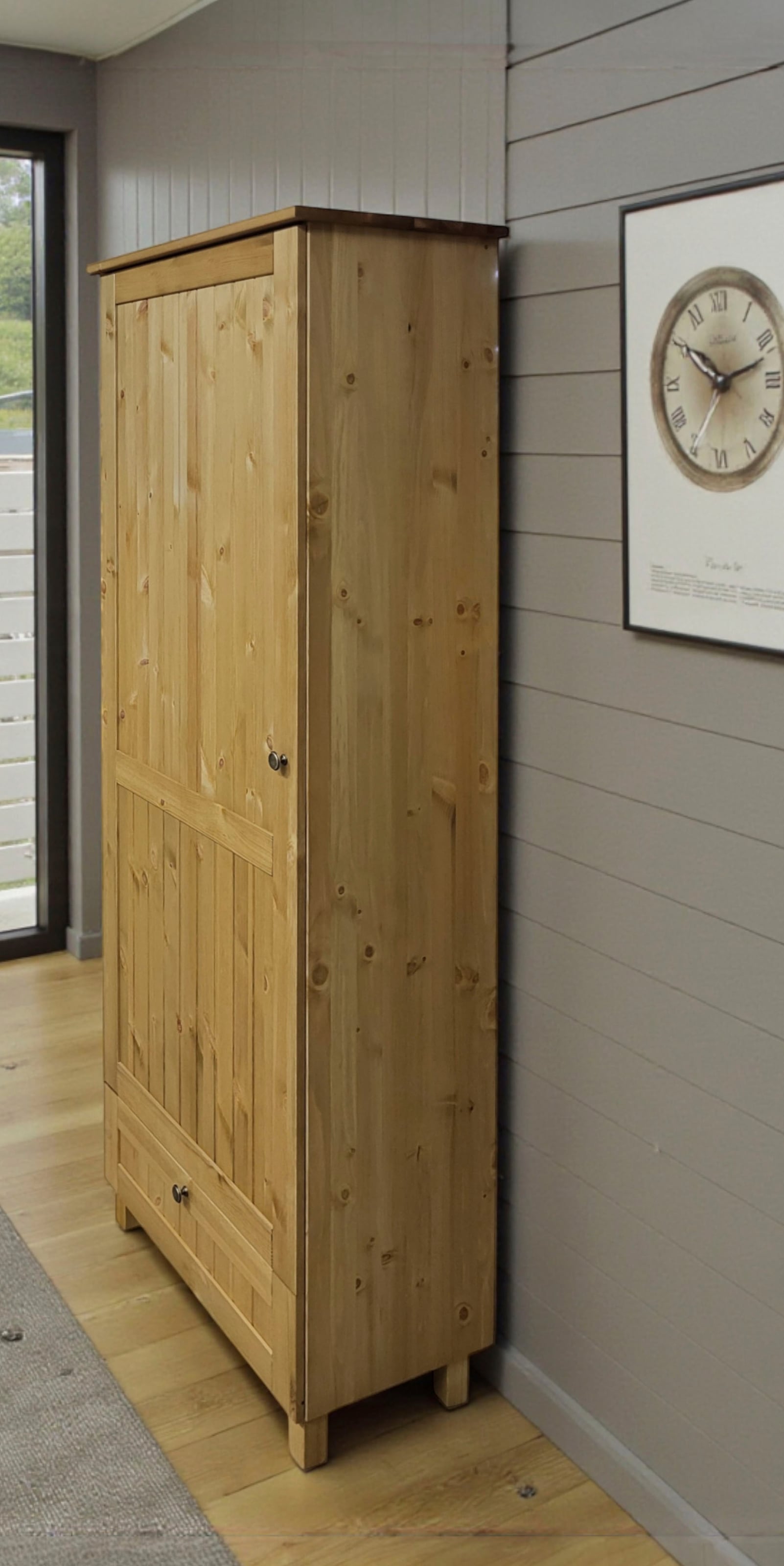 GOODproduct Garderobenschrank »Juventus« 1 Stk. tlg. aus massiver Kiefer, Breite  67cm, mit Kleiderstange