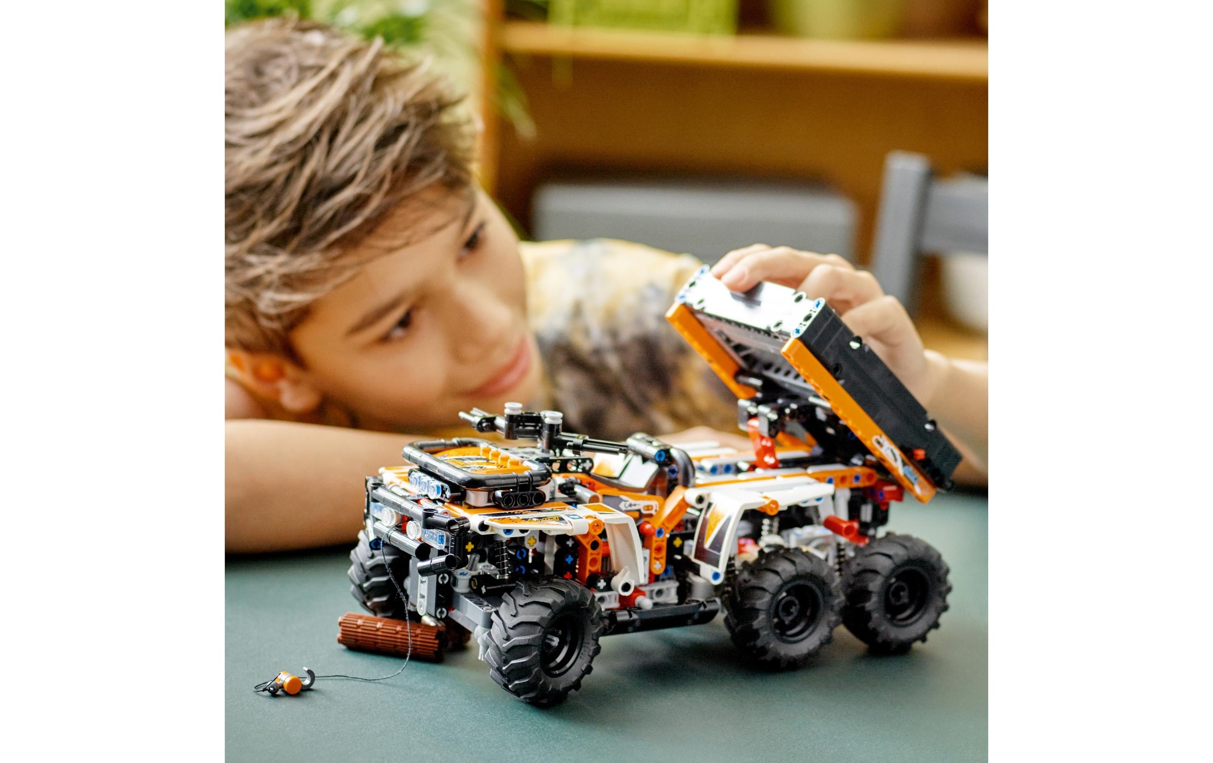 LEGO® Spielbausteine »LEGO Technic Geländefahrzeug 42139«, (764 St.)