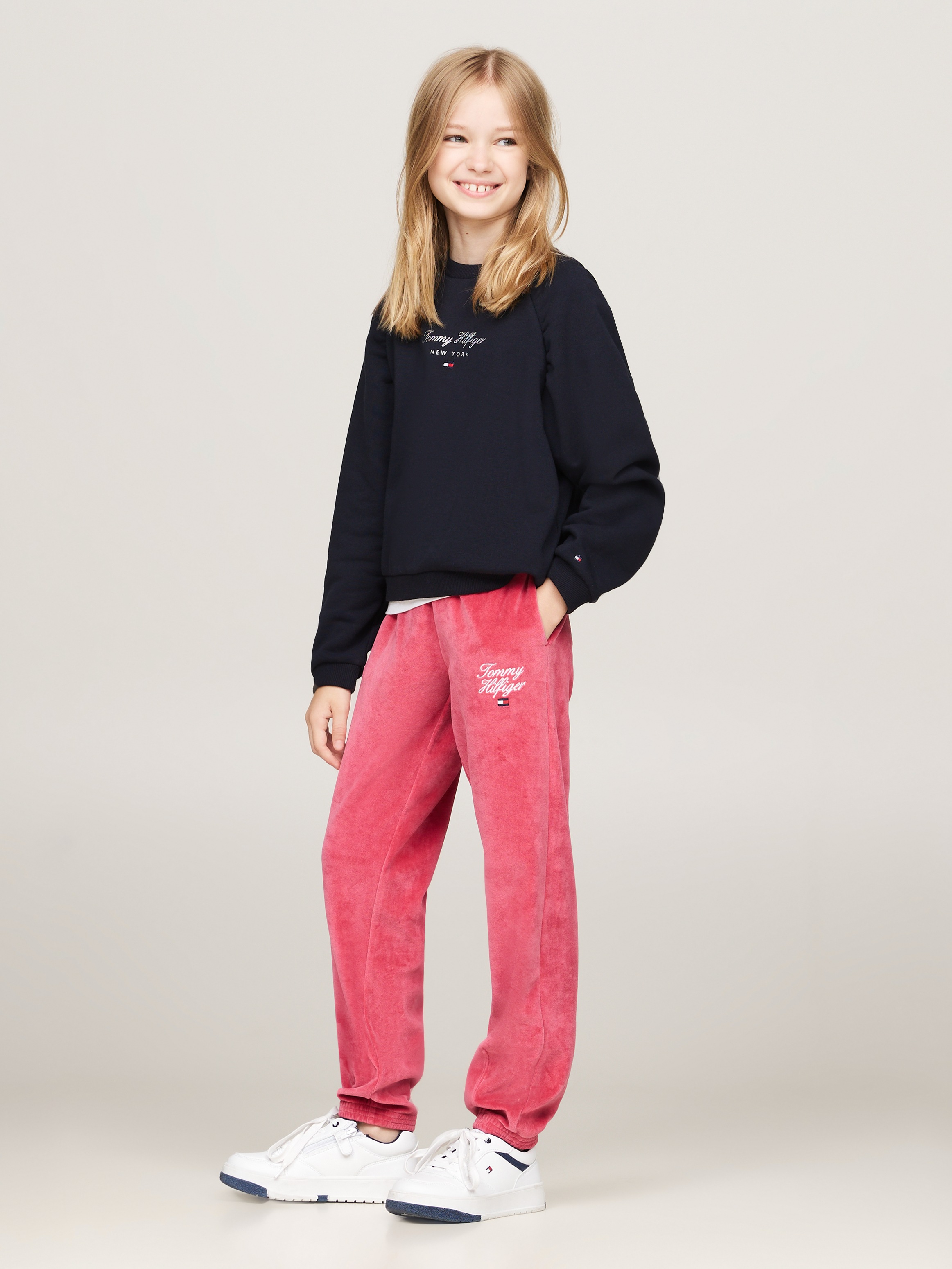 Tommy Hilfiger Sweathose »TH SCRIPT VELOUR PANT«, mit Logo-Stickerei