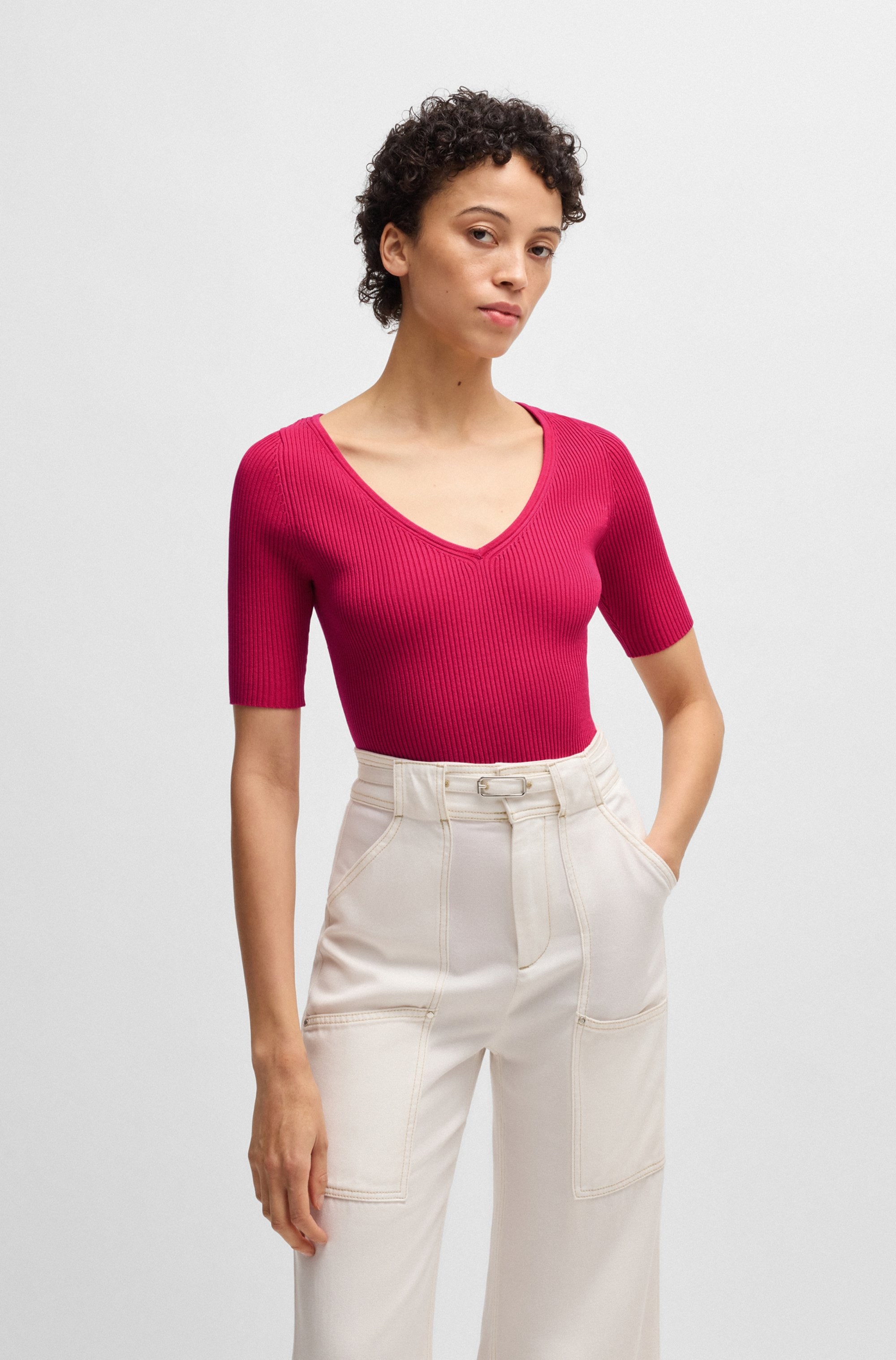 BOSS ORANGE Strickpullover »Faradisco Premium Damenmode« mit BOSS Metallcharm