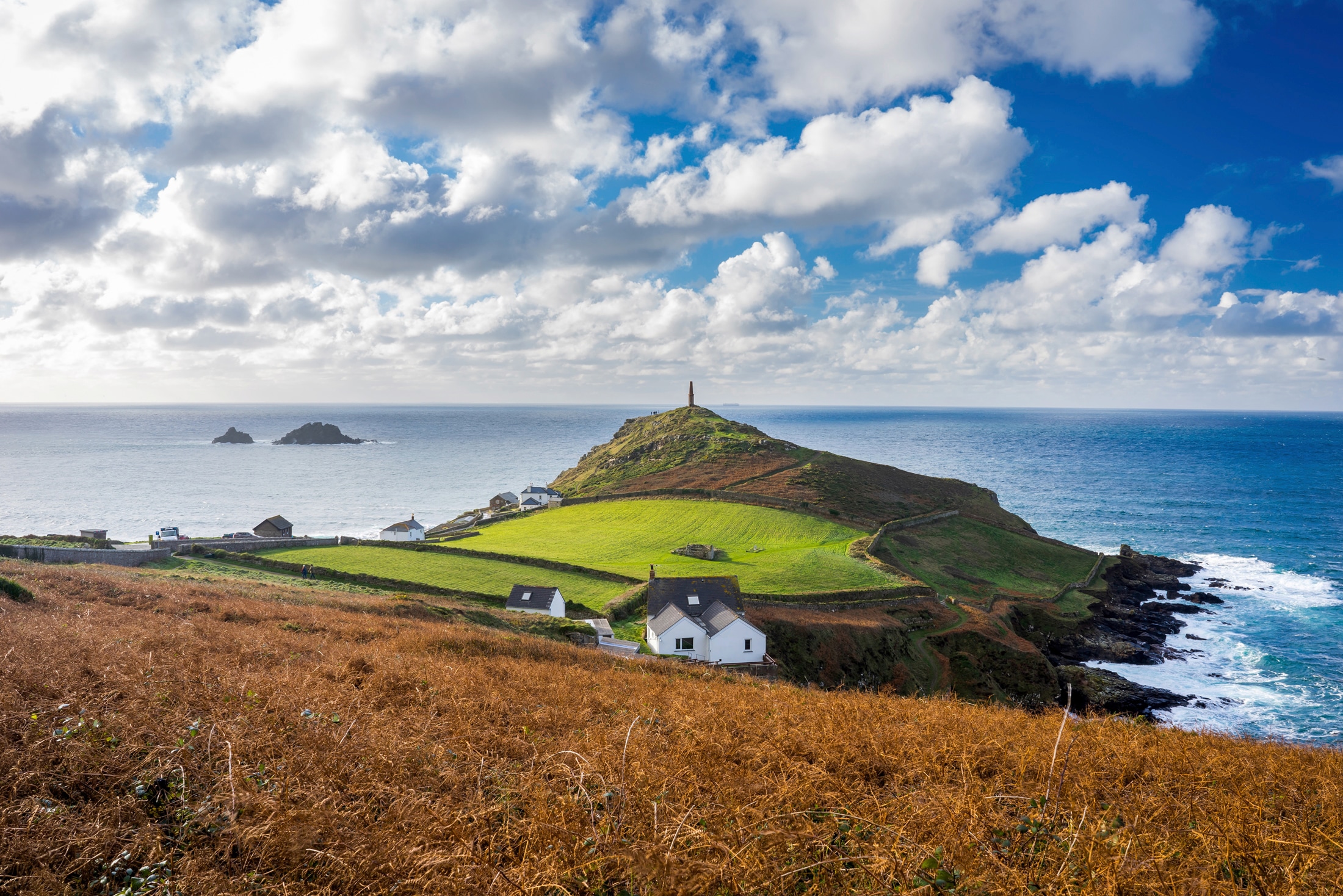 Image of Papermoon Fototapete "LEUCHTTURM-KAP CORNWALL WIESE MEER OZEAN KÜSTE STRAND"