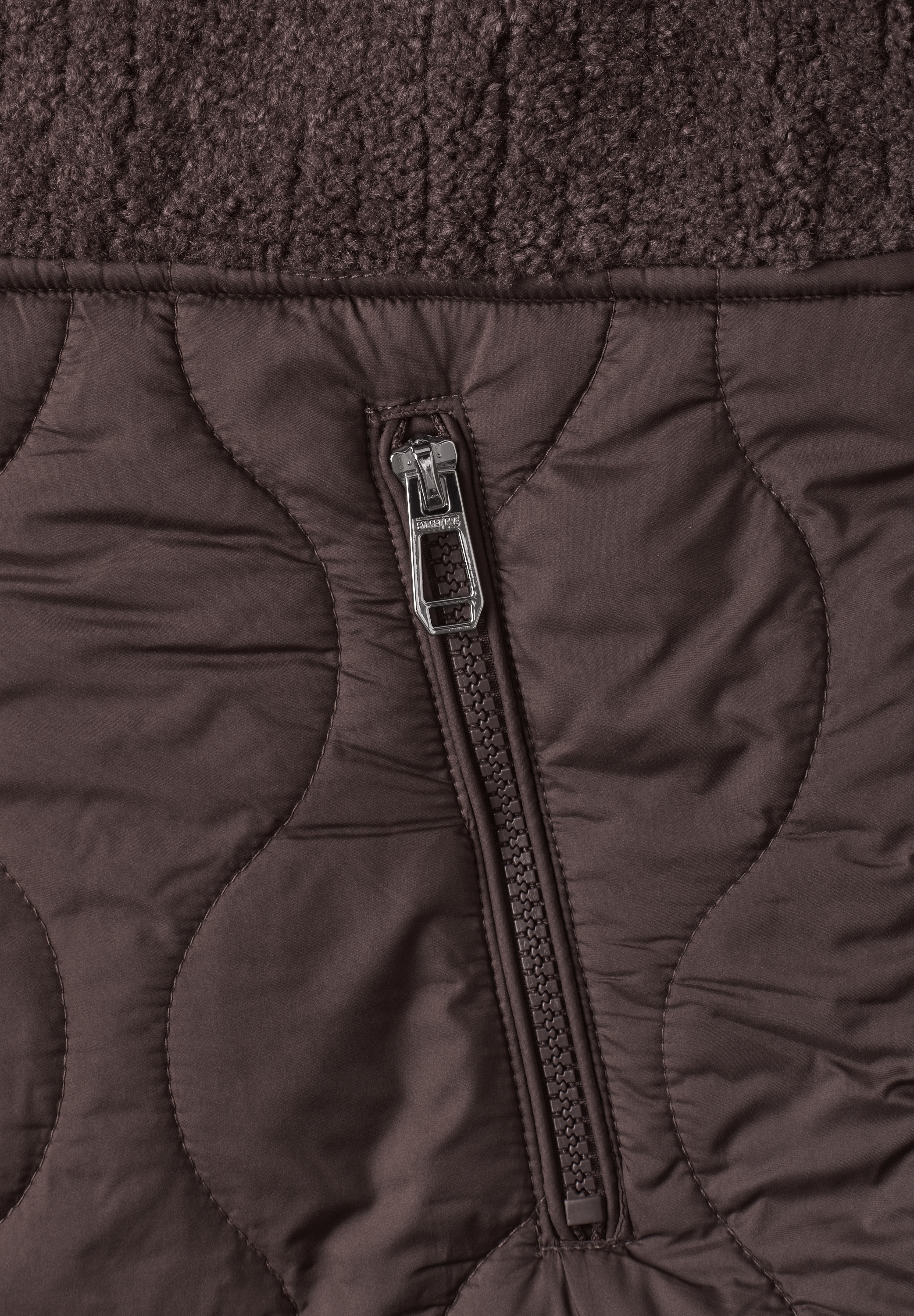 STREET ONE Veste courte mélange de matériaux en tissu Teddy et tissu matelassé