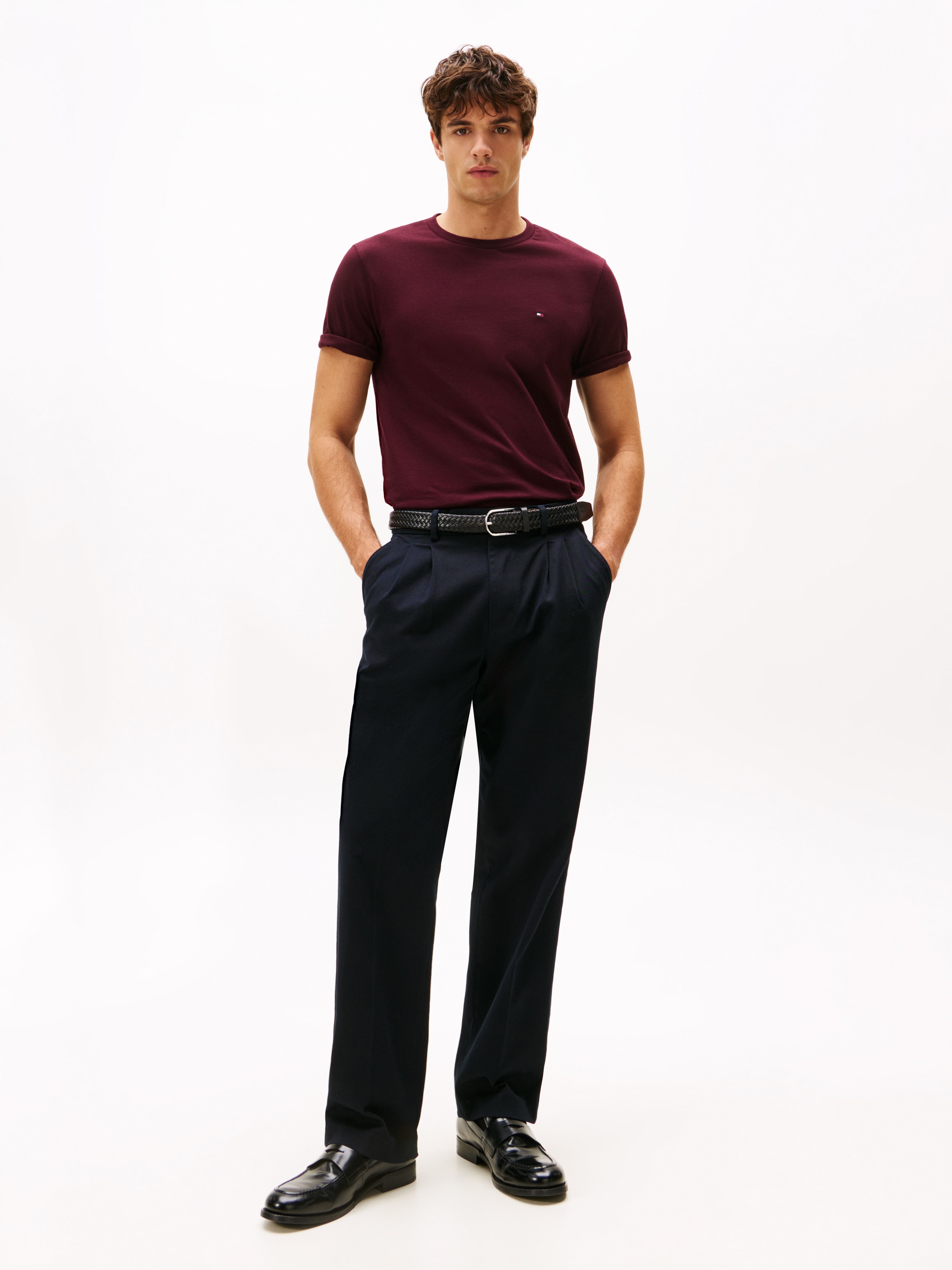 Tommy Hilfiger T-Shirt »ESSENTIAL REG FIT SOLID TEE mit Stickerei und Rundhals«, unifarben, casual, regular fit, Baumwolle, Rundhals