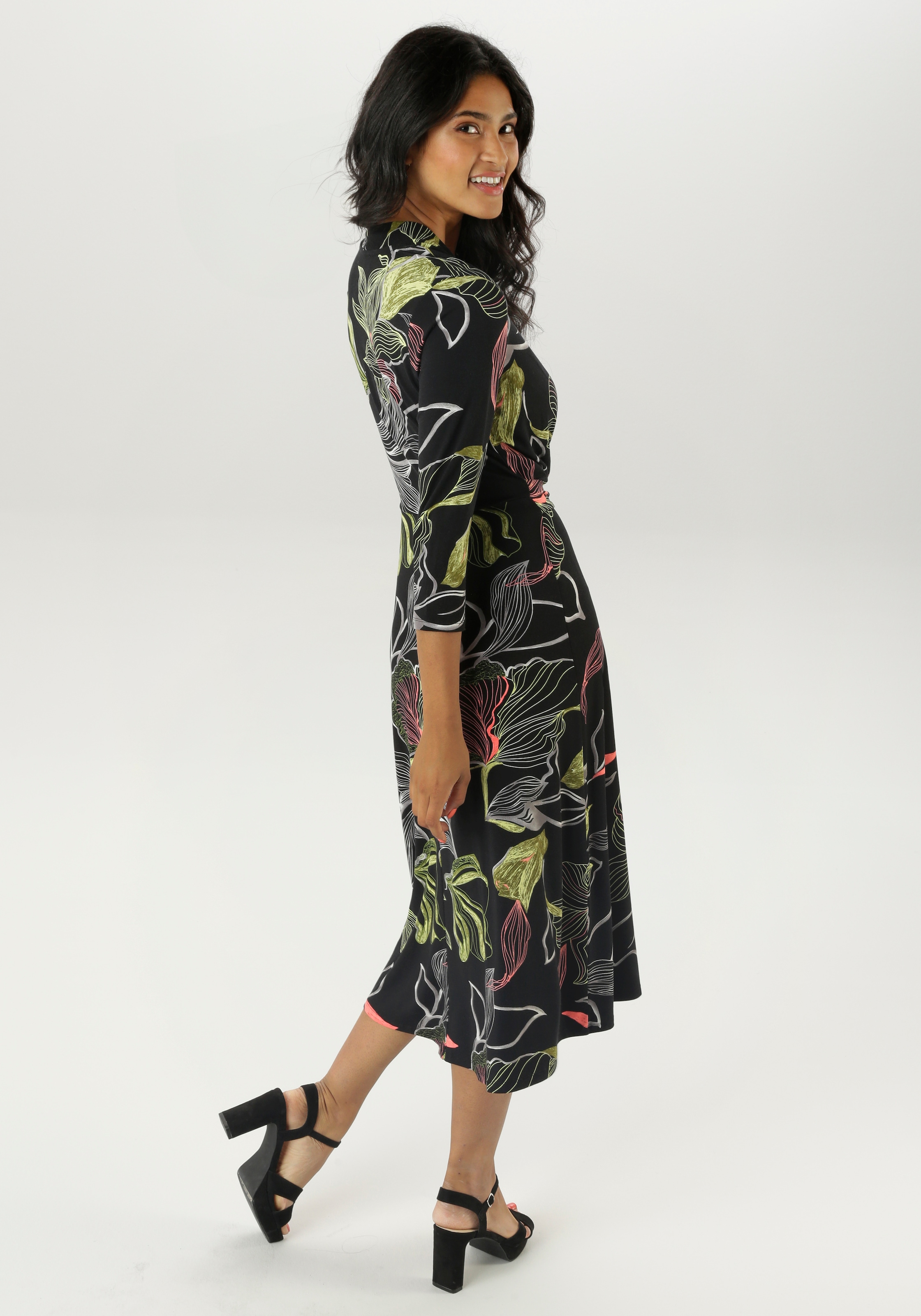 Aniston SELECTED Jerseykleid, mit V-Ausschnitt in Wickeloptik und Bindedetail
