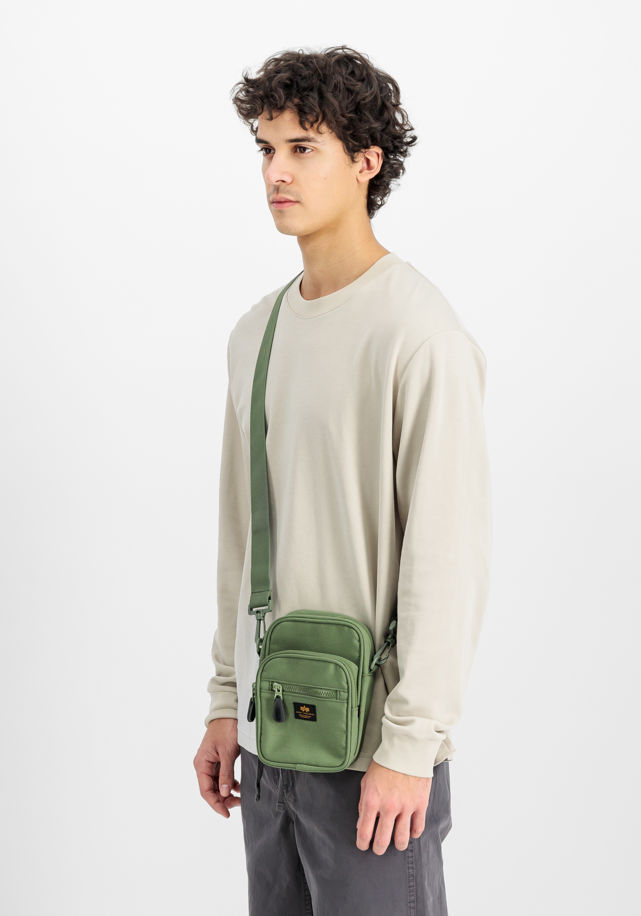 Alpha Industries Umhängetasche »Label Messenger Bag S«