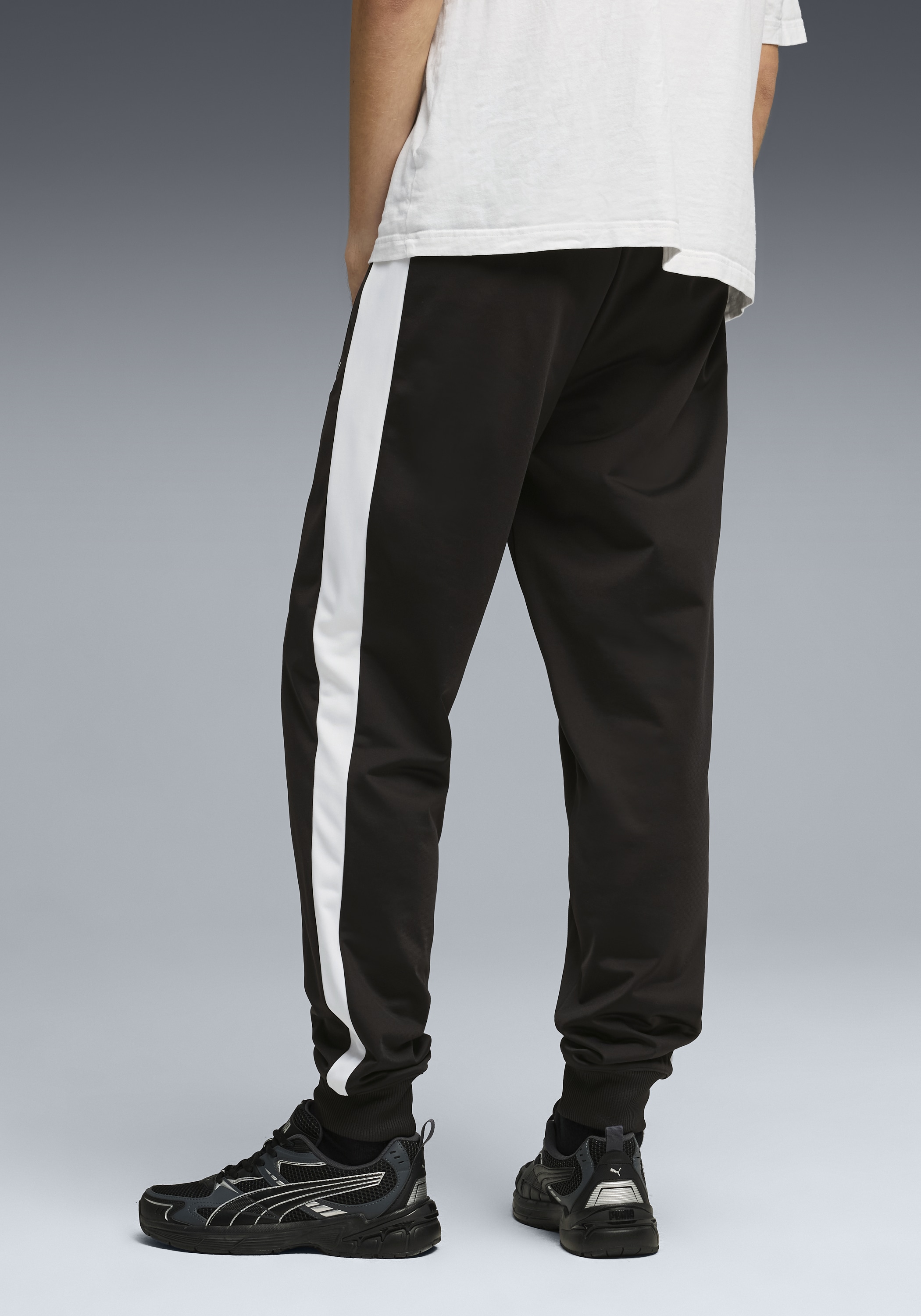 PUMA Trainingshose »T7 FOUNDATION CL POLY KNITTED PANTS«  mit Eingrifftaschen, Regular Fit, sportlicher Stil
