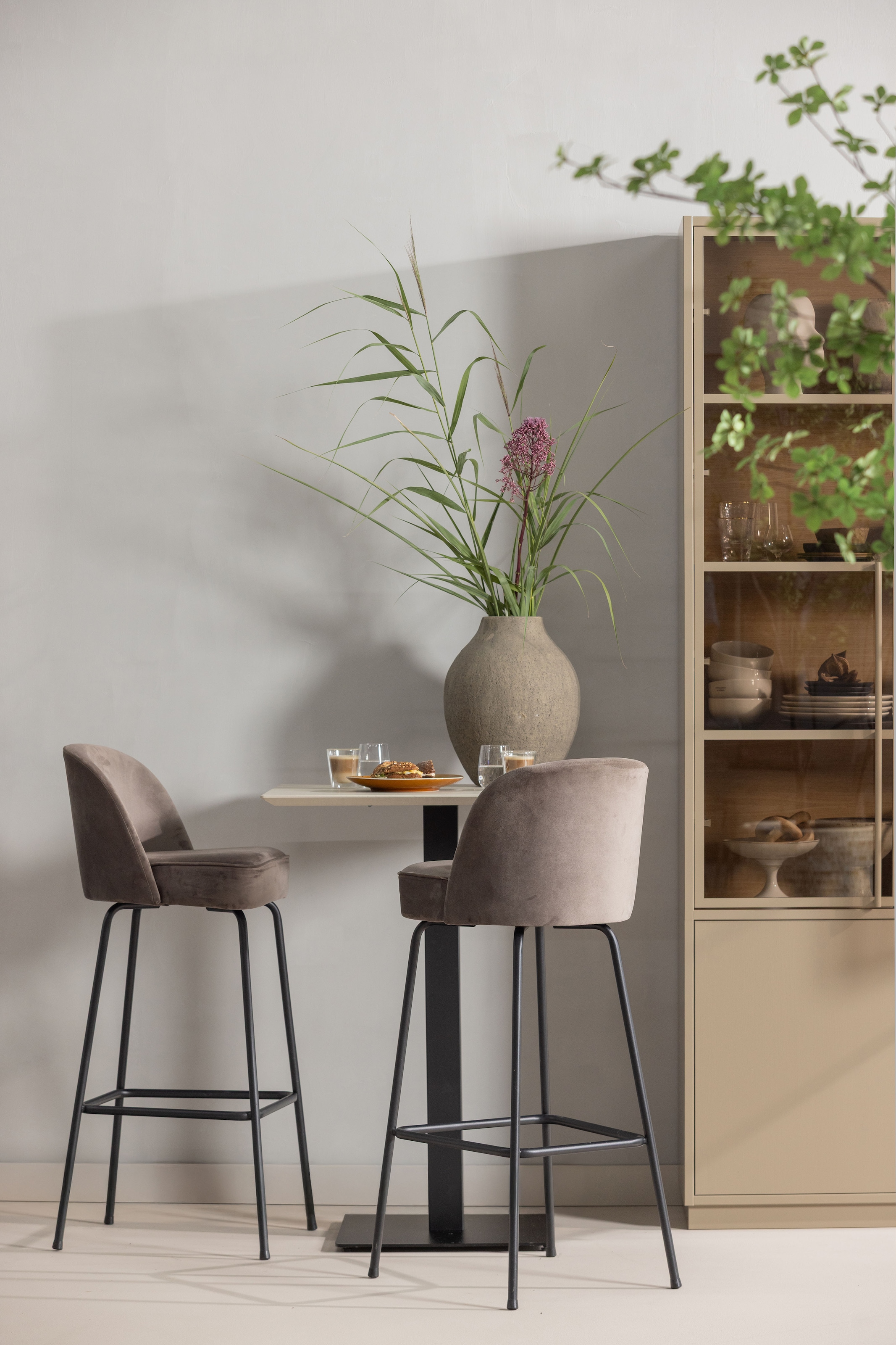 WOOOD Glasvitrine »Casa FSC® Mix Kiefernholz Glastüren mit Eichendekor 101x40x236 cm« Kratzfeste Melaminoberfläche, sichtbare Maserung, einfach zu montieren