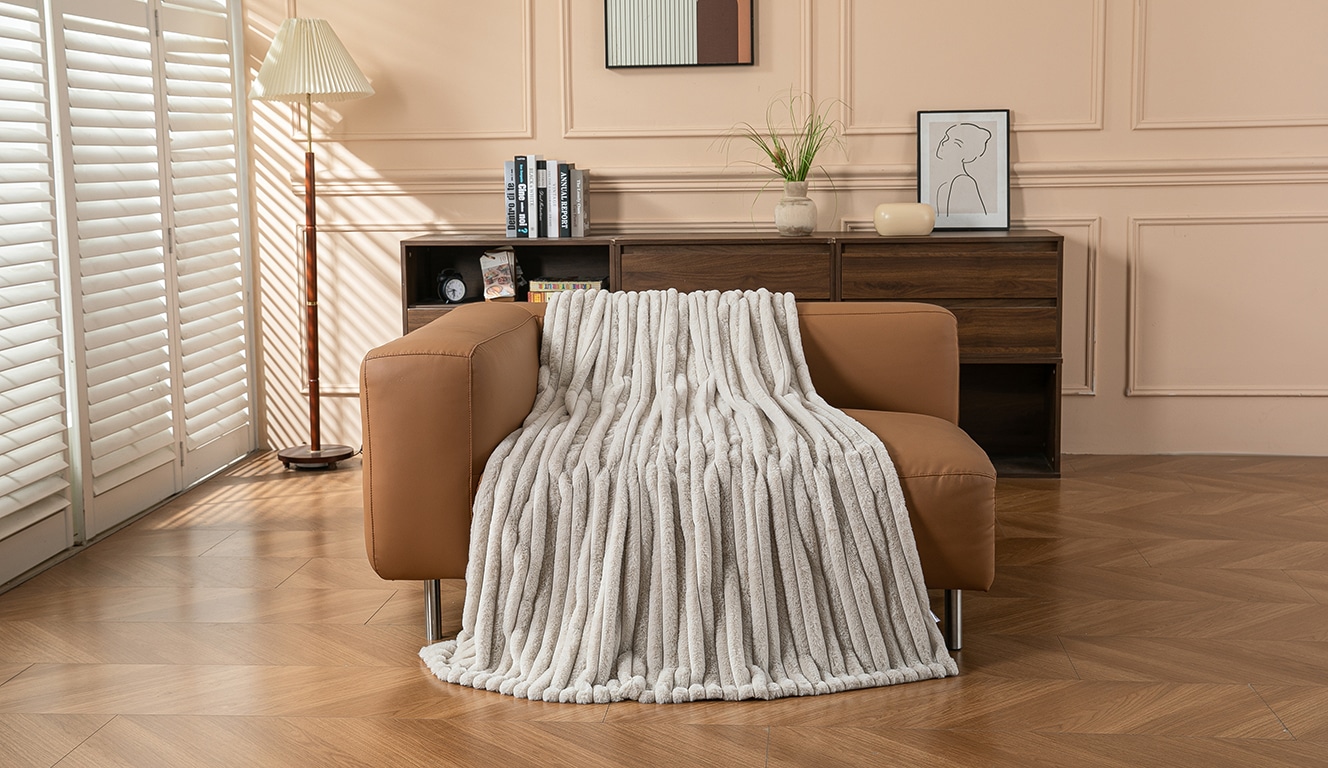 GOODproduct Wohndecke »Milara Premium« hochwertige, flauschige Wohndecke, Tagesdecke, Premium 350g/m²