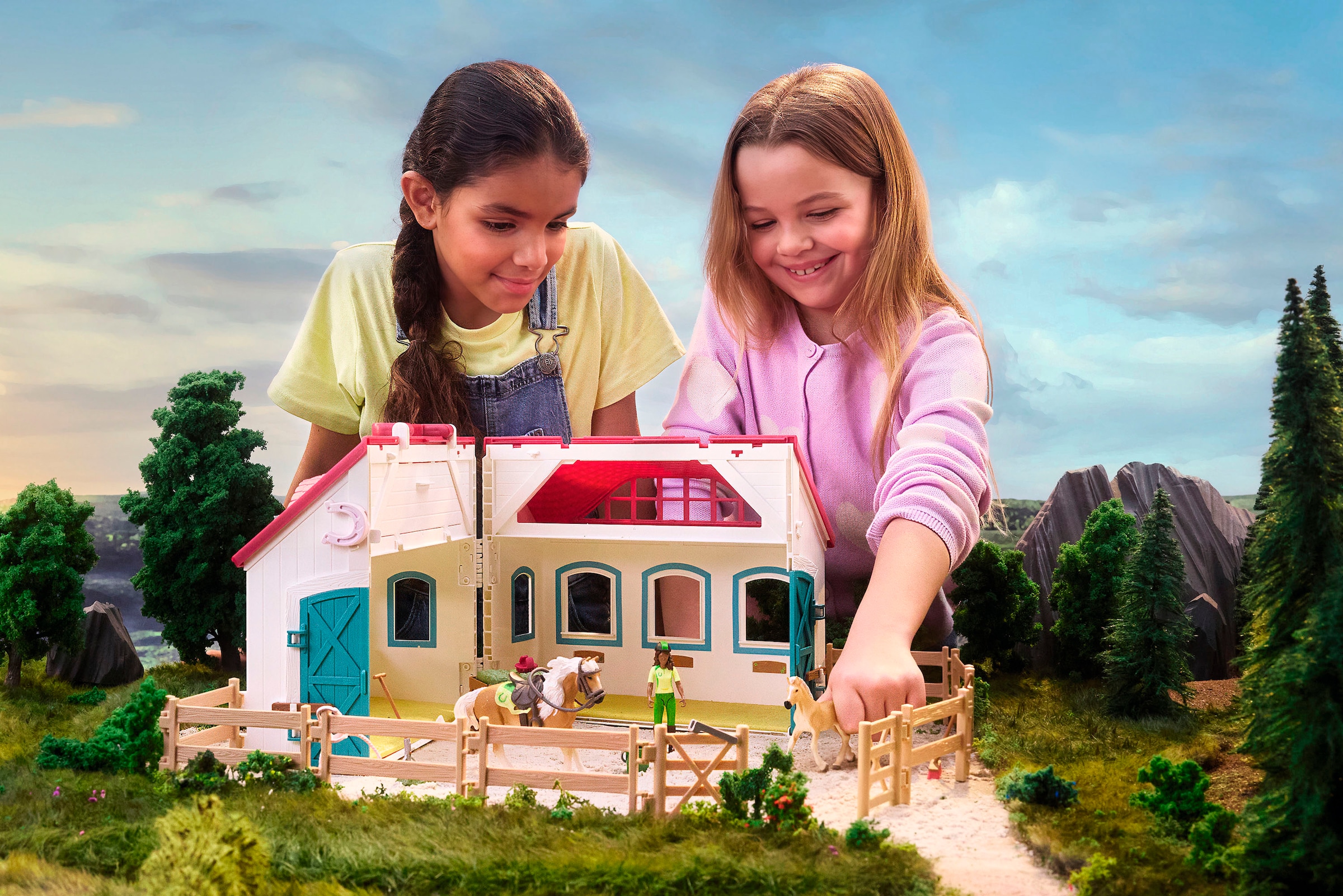 Schleich® Spielwelt »HORSE CLUB, Offenstall -Kleines Hufeisen (42703)« Made in Europe