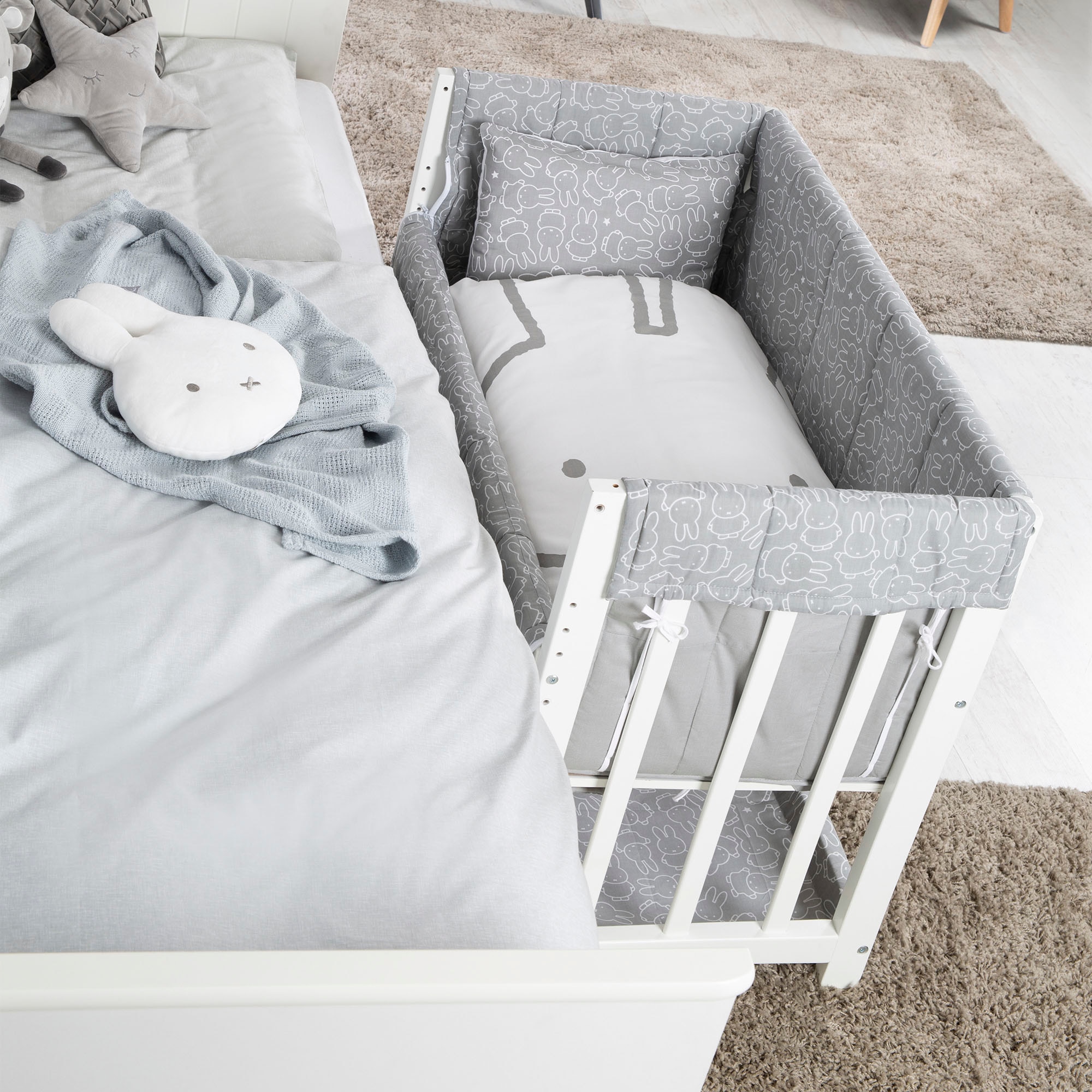 roba® Stubenbett »3in1, Miffy, weiss«, zu Elternbett oder Bank umbaubar, Liegefläche höhenverstellbar
