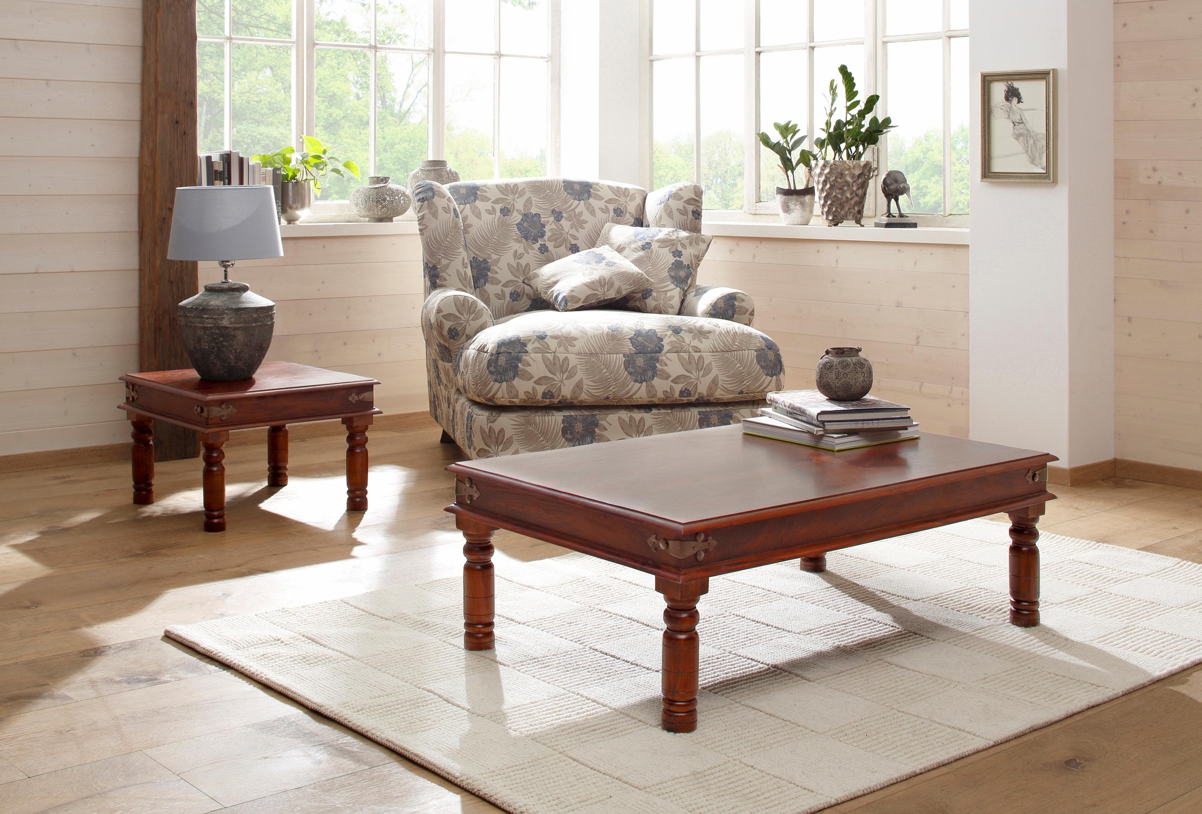 Image of GOODproduct Couchtisch "Jaya" mit dekorativen Fräsungen an den Beinen