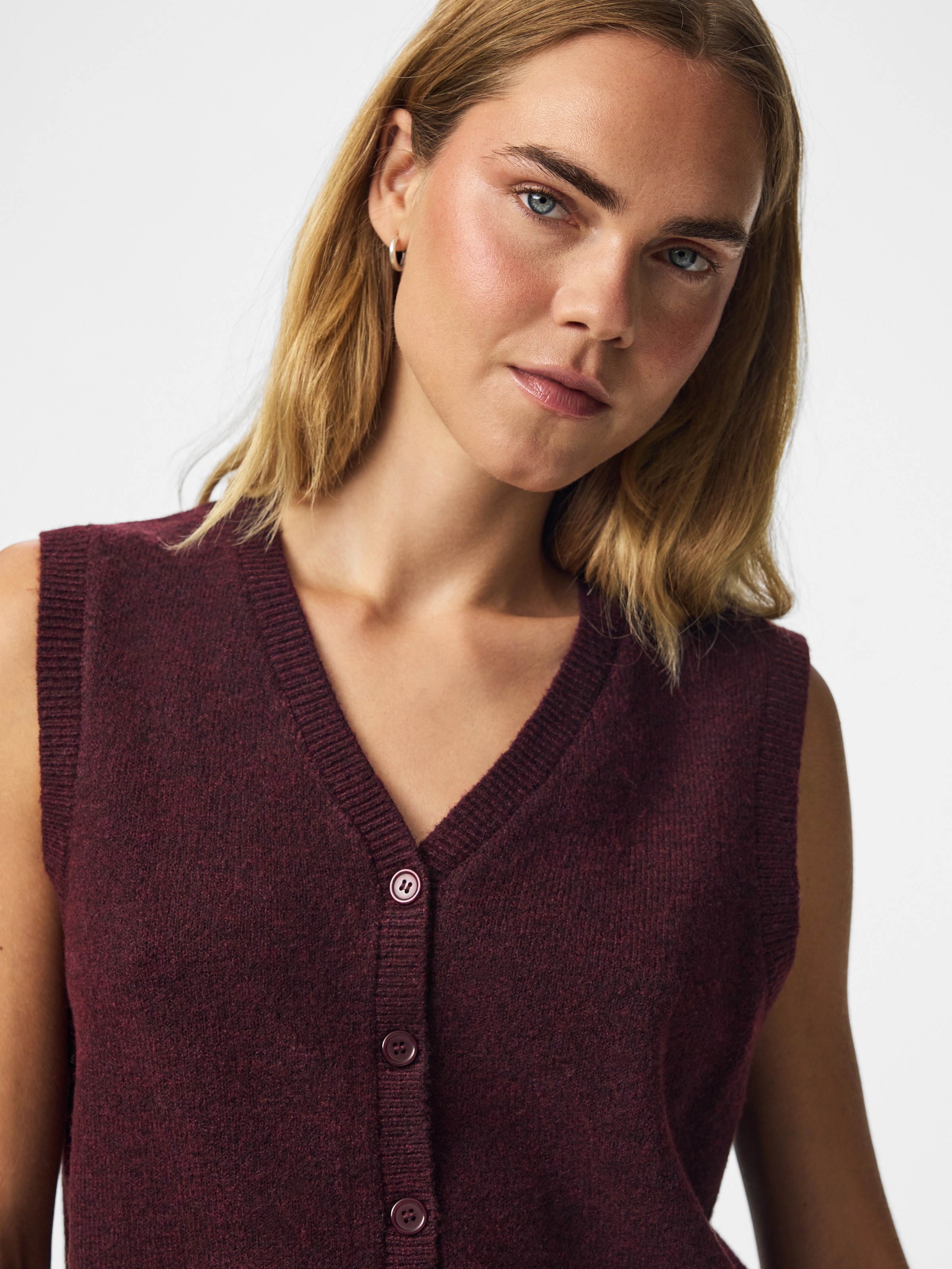 pieces Gilet tricoté »PCSALLY SL V-NECK KNIT VEST NOOS BC« mélange de matériaux