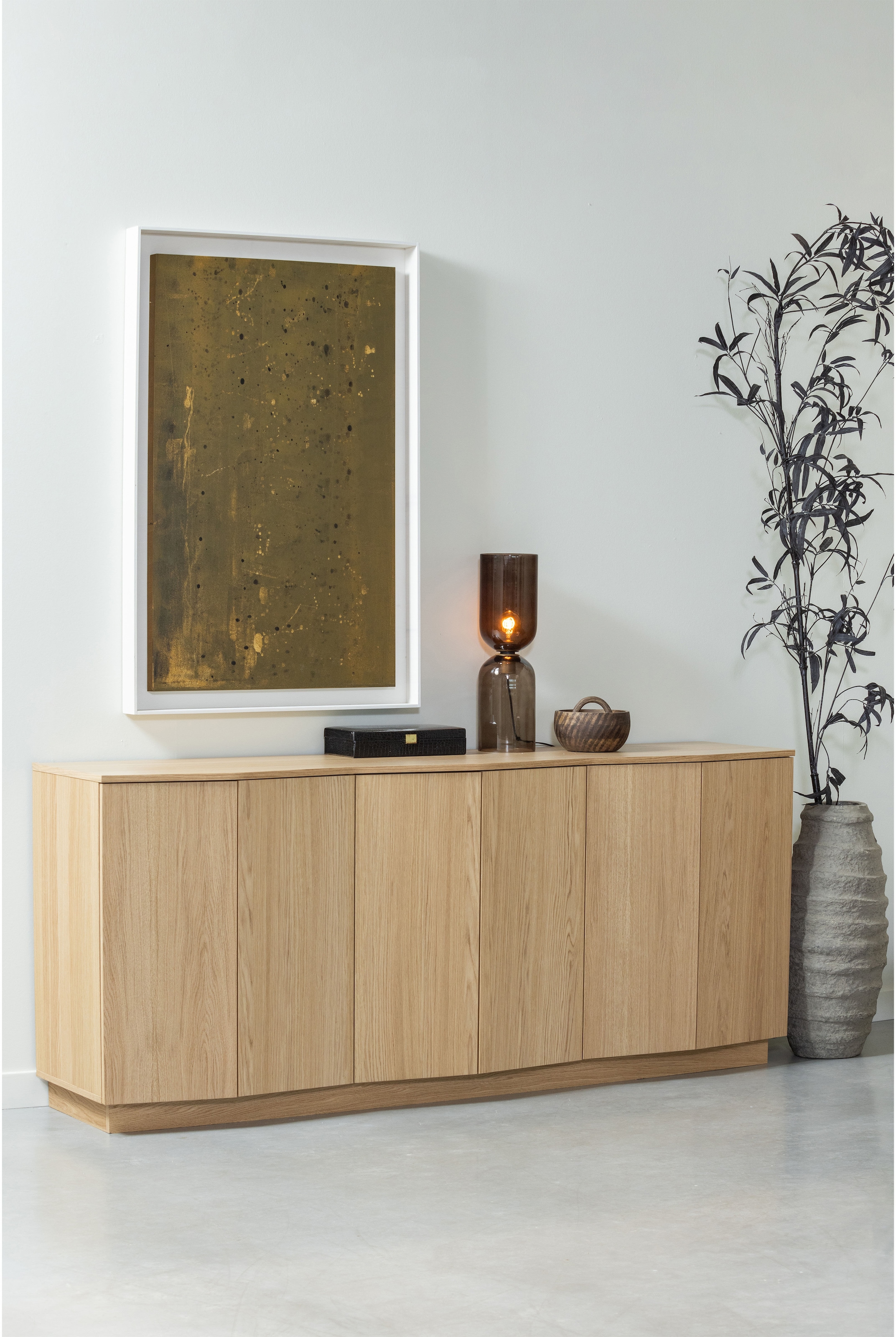 Image of WOOOD Kommode Sideboard aus Eichenfurnier mit zeitlosem Design und Maserung