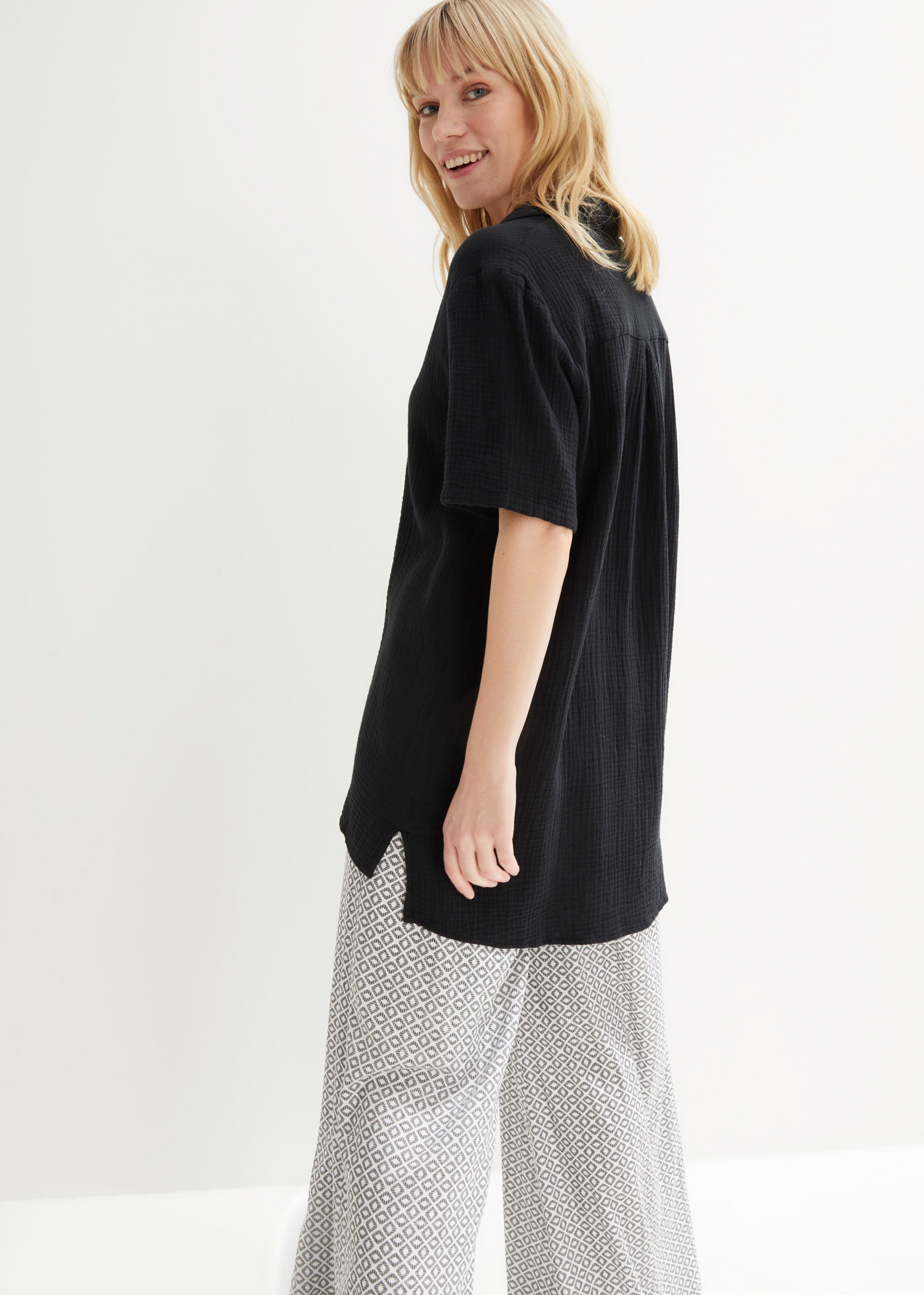 bonprix Blouse chemise weite Passform, mit halbarm, aus Baumwolle, verlängerter Rückensaum