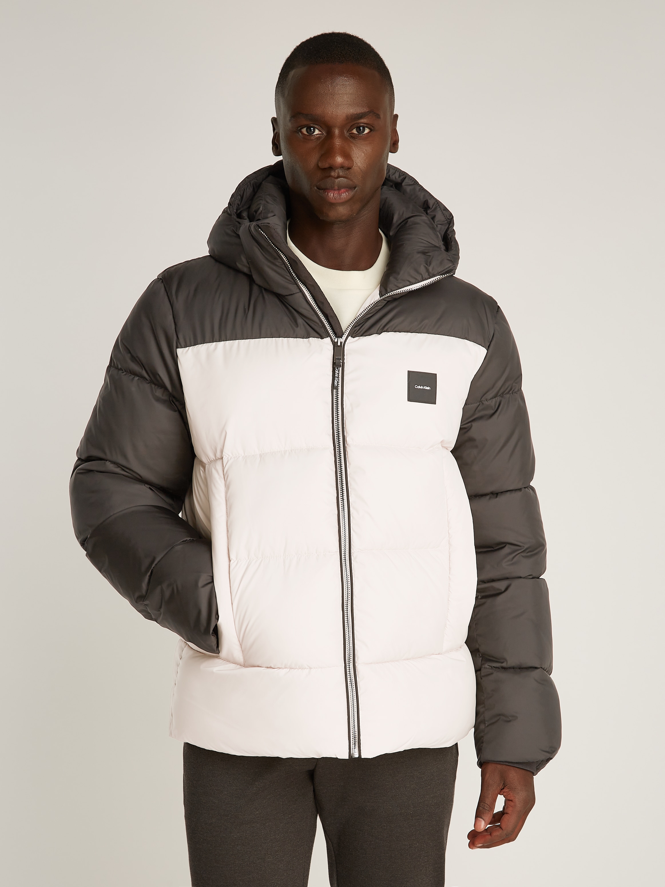 Calvin Klein Outdoorjacke »HOODED QUILT COLOR-BLOCK PUFFER«, mit Kapuze, mit Logopatch