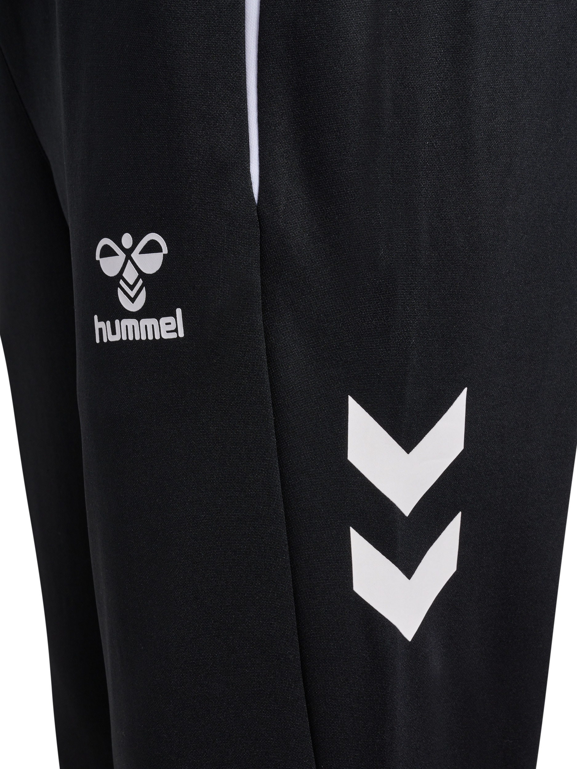 hummel Trainingshose »HMLLEAD 2.0 TRACK PANTS«  aus Polyester, atmungsaktiv, mit verstellbarer Zugschnur im Bund