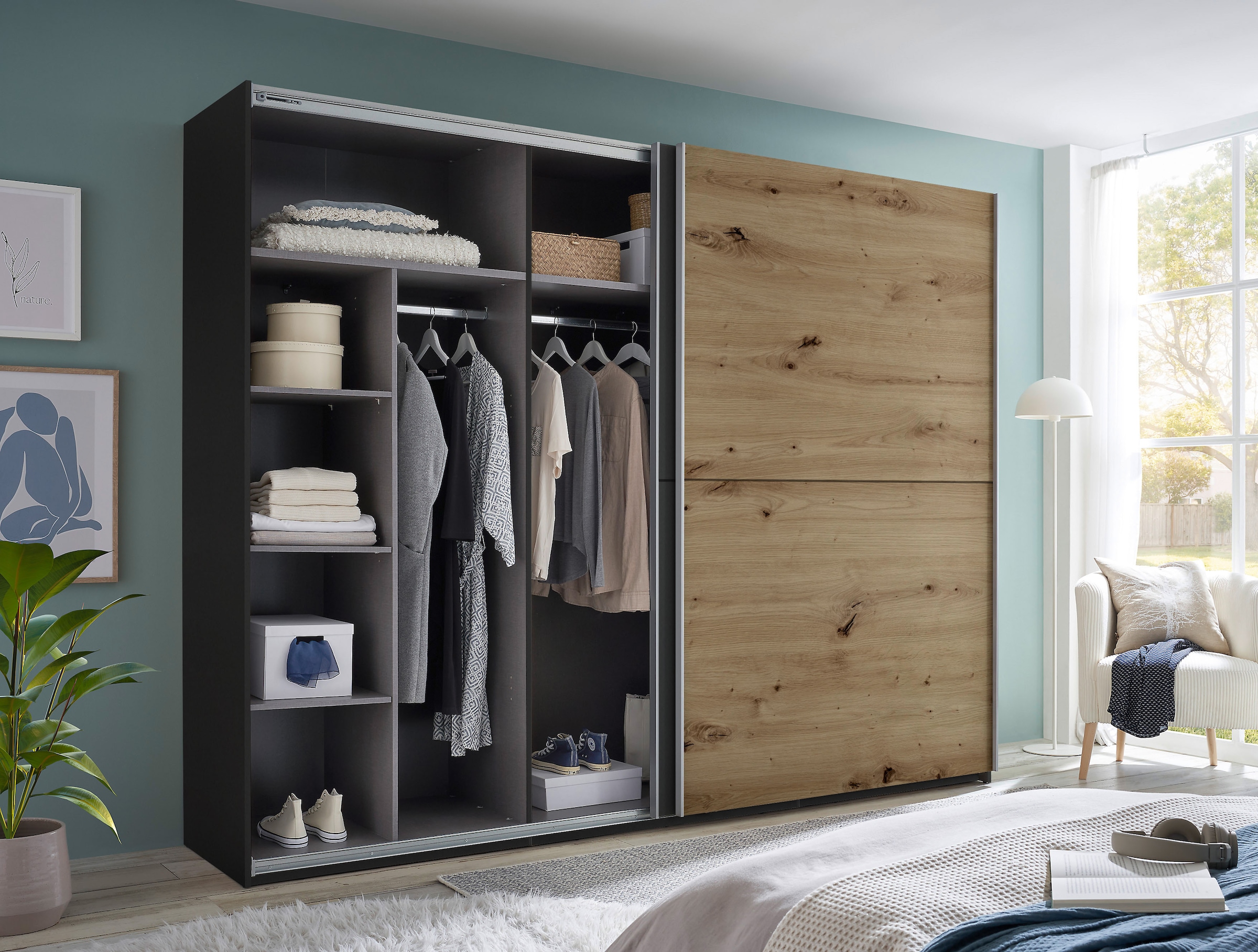Schlafkontor Schwebetürenschrank »Mesio, 2-türiger Kleiderschrank, Schiebetürenschrank mit viel Stauraum«, inklusive Hoteleinteilungen aussen und Einlegeböden oben