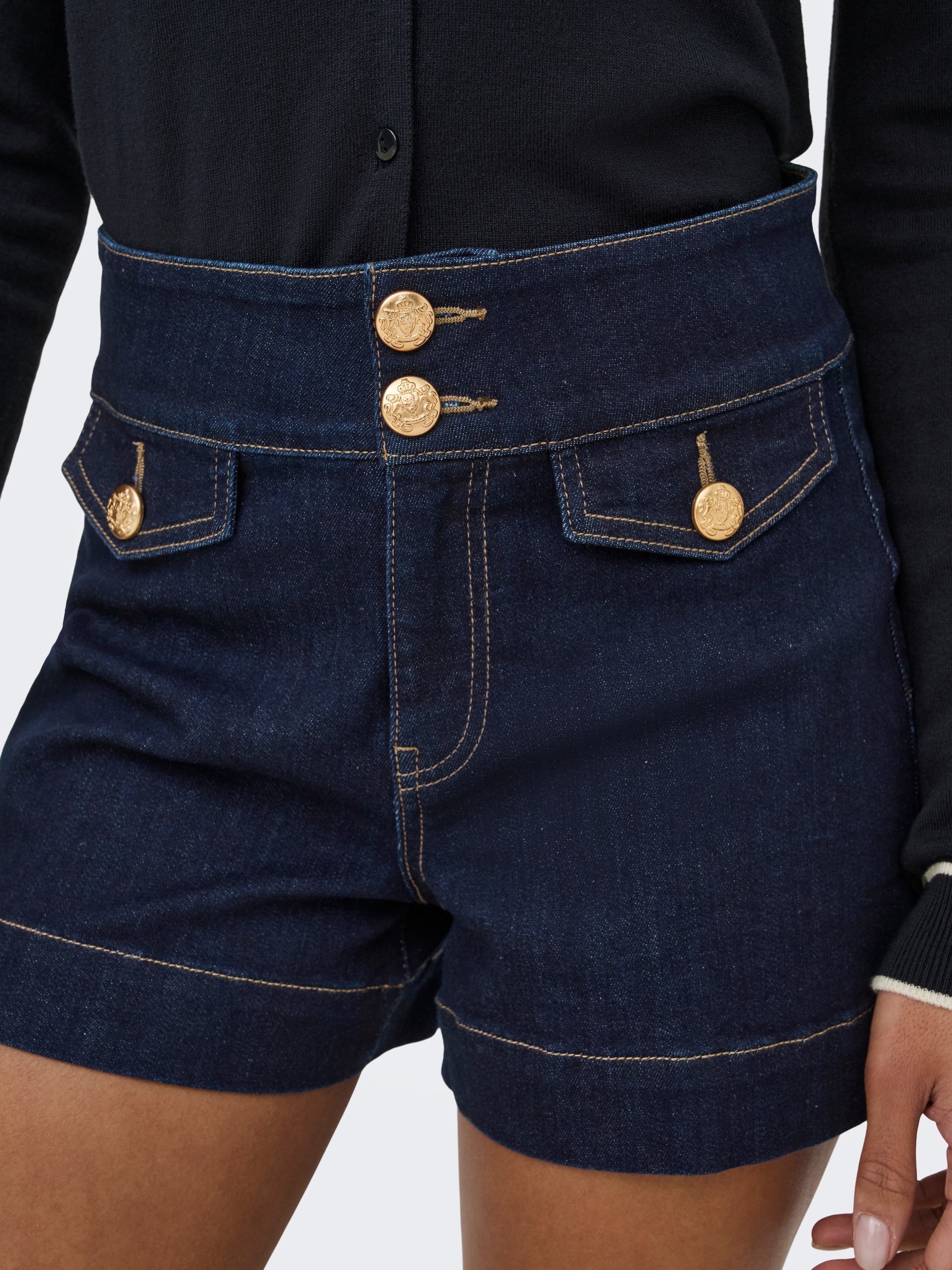 ONLY Short en jean »ONLEMILIA HW GOLD BUT DNM SHORTS NOOS« mélange de matières, coupe régulière, taille haute
