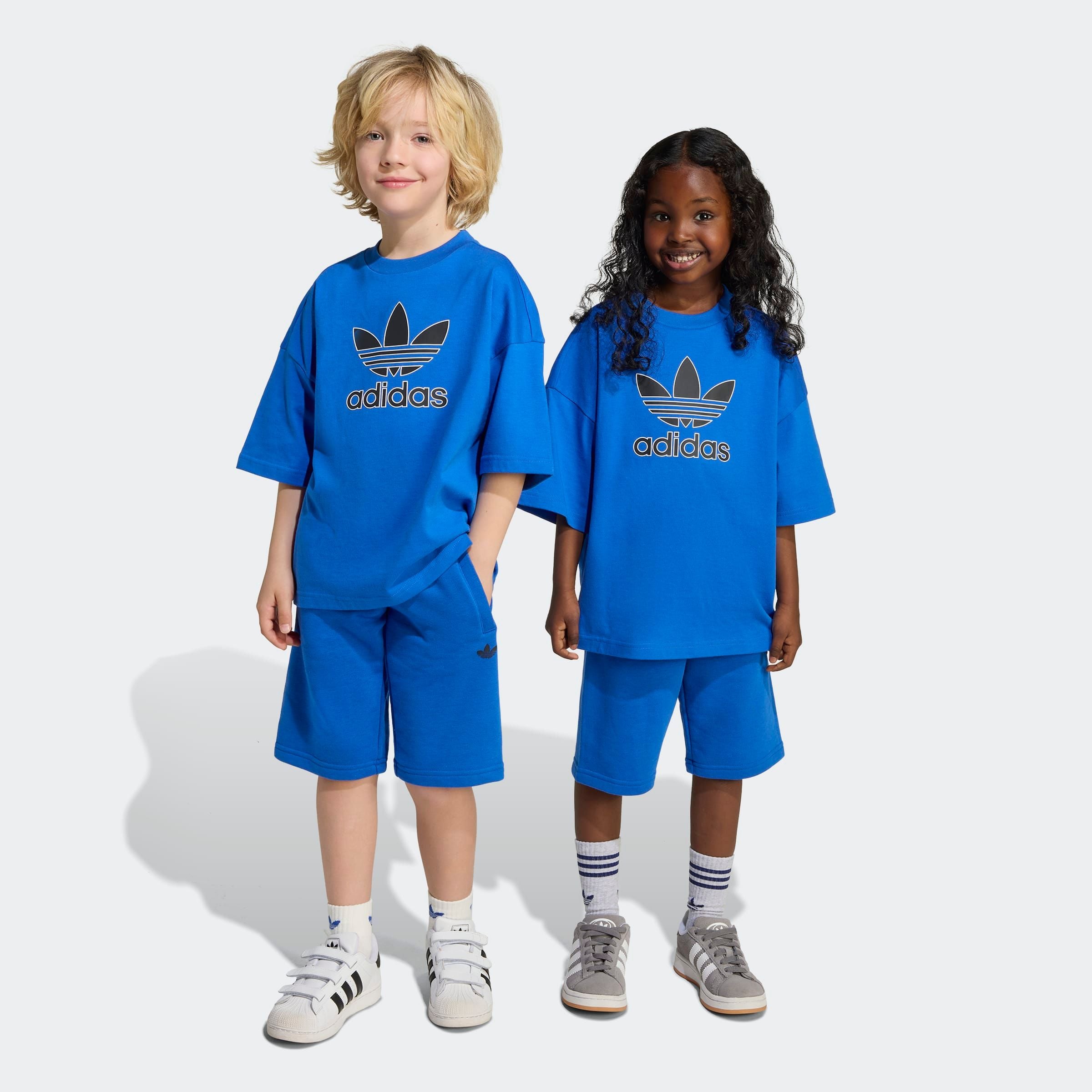 Image of adidas Originals Trainingsanzug "UND SET BIG LOGO DESIGN KIDS" 2 Stk.