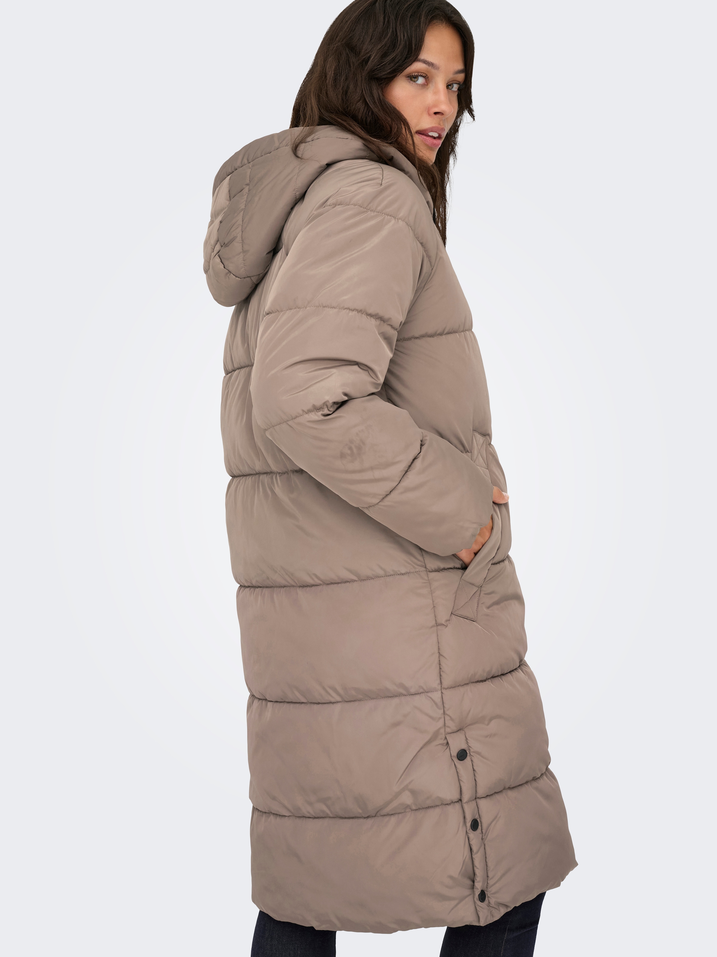 ONLY Manteau matelassé »ONLAMAND – Langer Puffercoat mit 2-Wege-Reissverschluss« lässig geschnitten, modisch, Steppware, Materialmix, hochschliessend