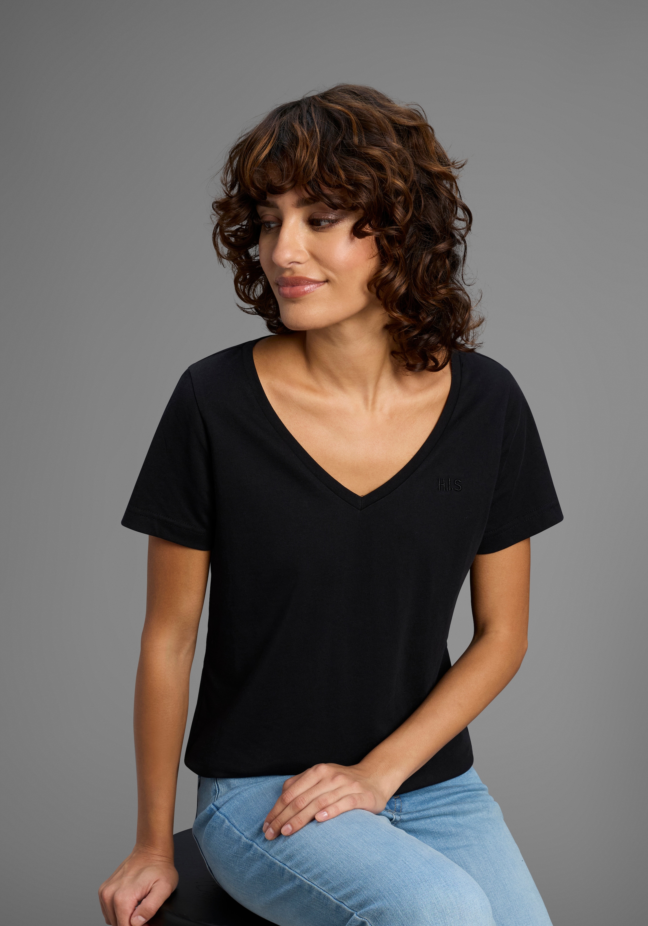 H.I.S T-Shirt »Essential-Basics«, (Spar-Set, 3er-Pack), hüftlange Passform, figurumspielender Schnitt, aus 100% Baumwolle