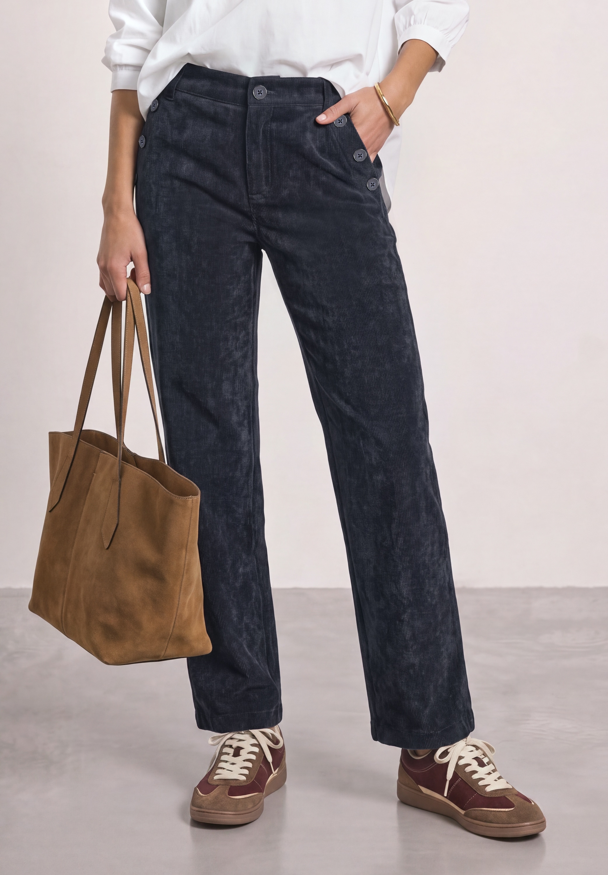 Image of STREET ONE Cordhose "Style Amalia" Streight Leg mit Zierknöpfen