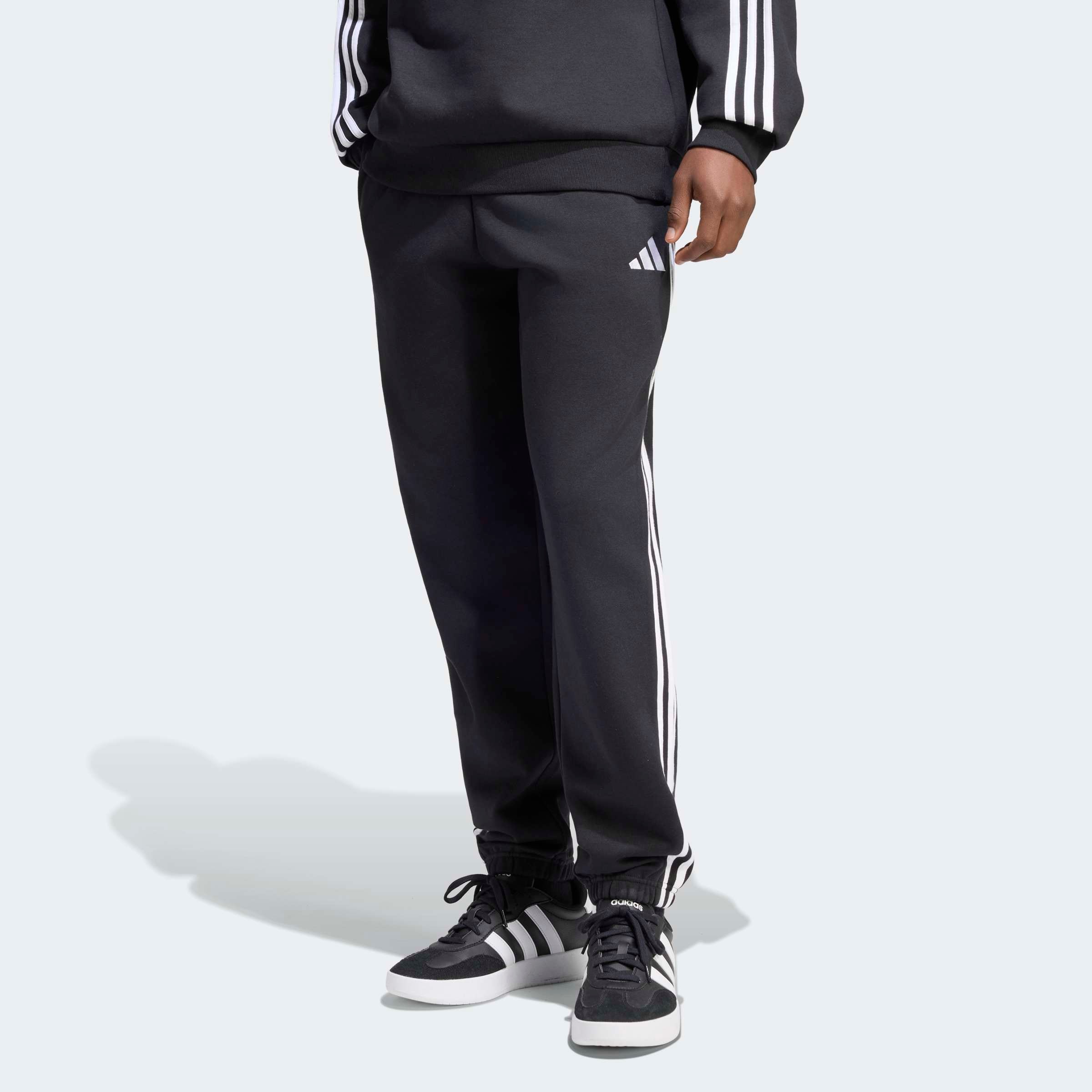 adidas Sportswear Pantalon de sport »ESSENTIALS 3-STREIFEN, SCHMAL ZULAUFEND, BÜNDCHEN«