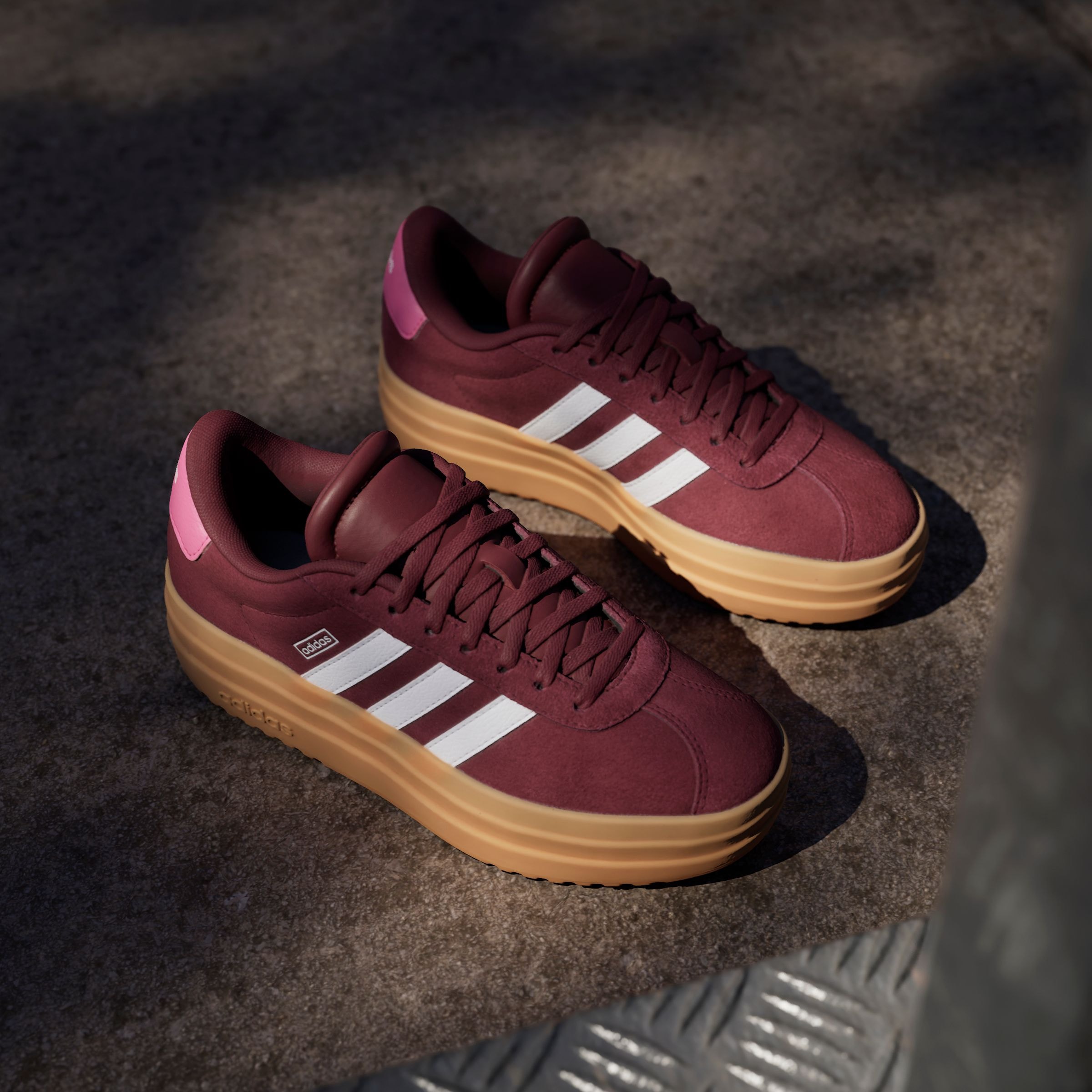 adidas Sportswear Plateausneaker »VL COURT BOLD LIFESTYLE KIDS«, Design auf den Spuren des adidas Gazelle Bold