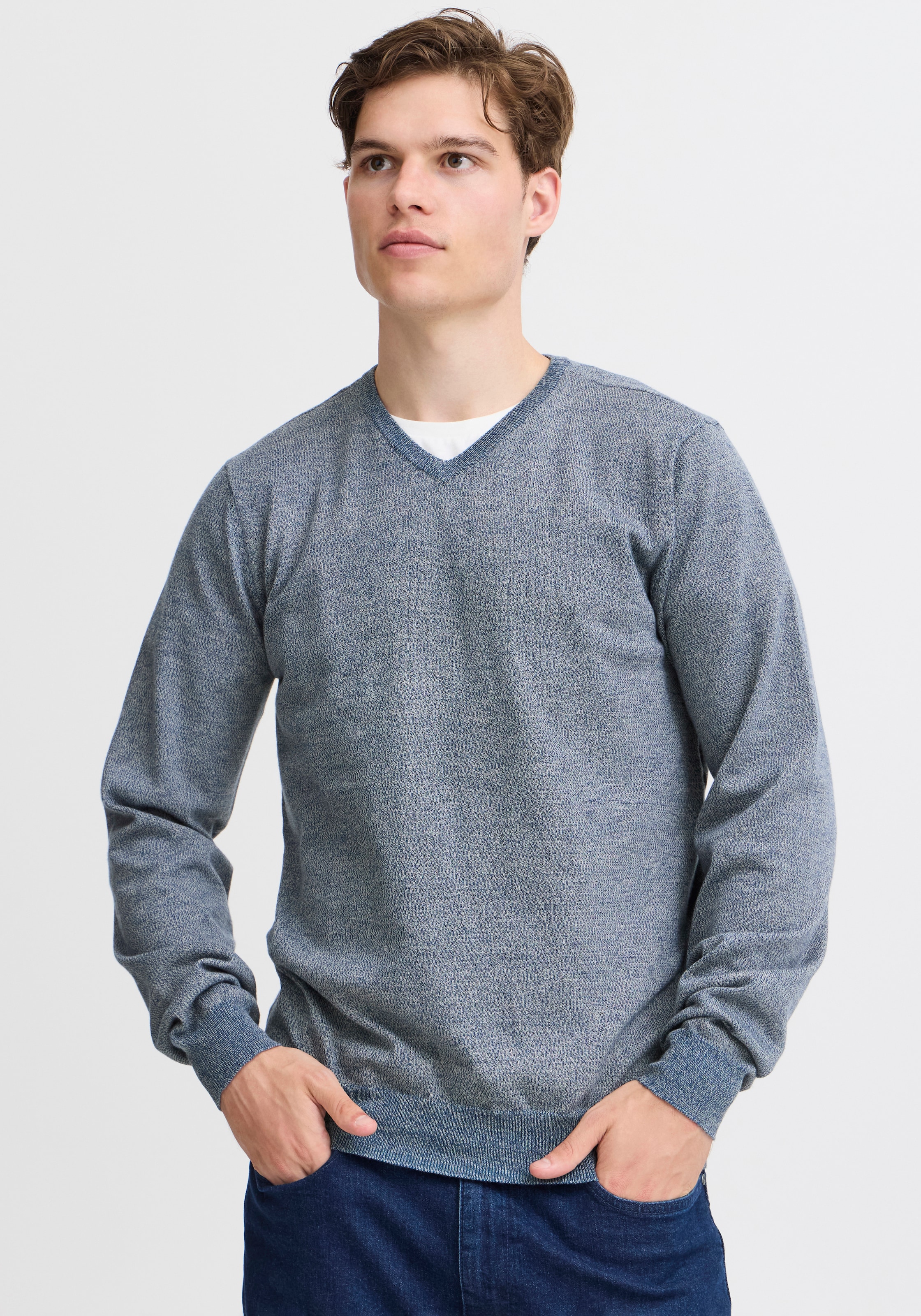 Image of Blend V-Ausschnitt-Pullover "BHBRUTON V-neck" aus Polyester, Regular Fit, in normaler Länge