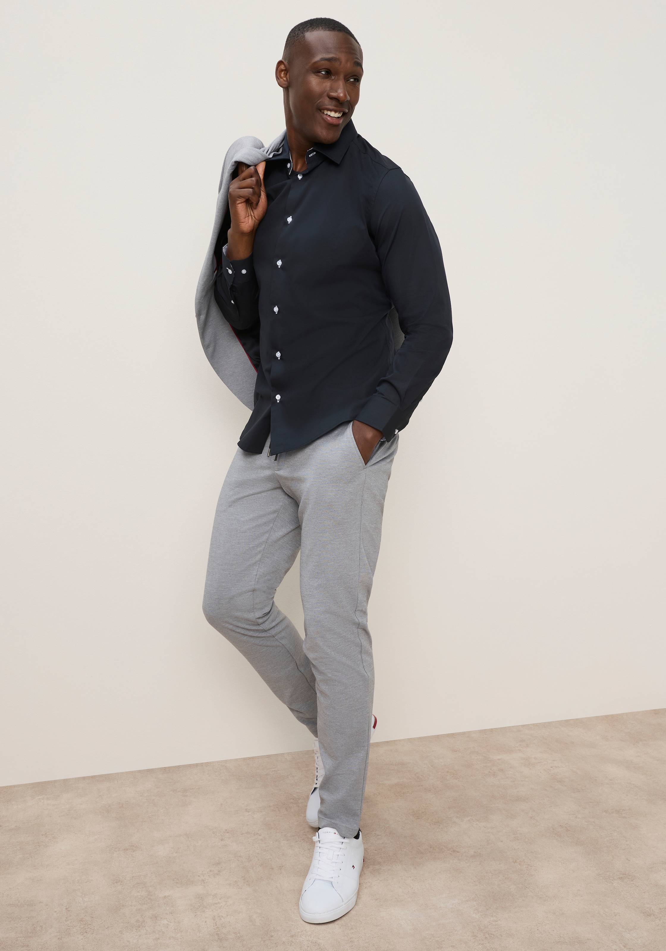 Bruno Banani Chemise à manches longues coupe cintrée, avec col Kent, en coton