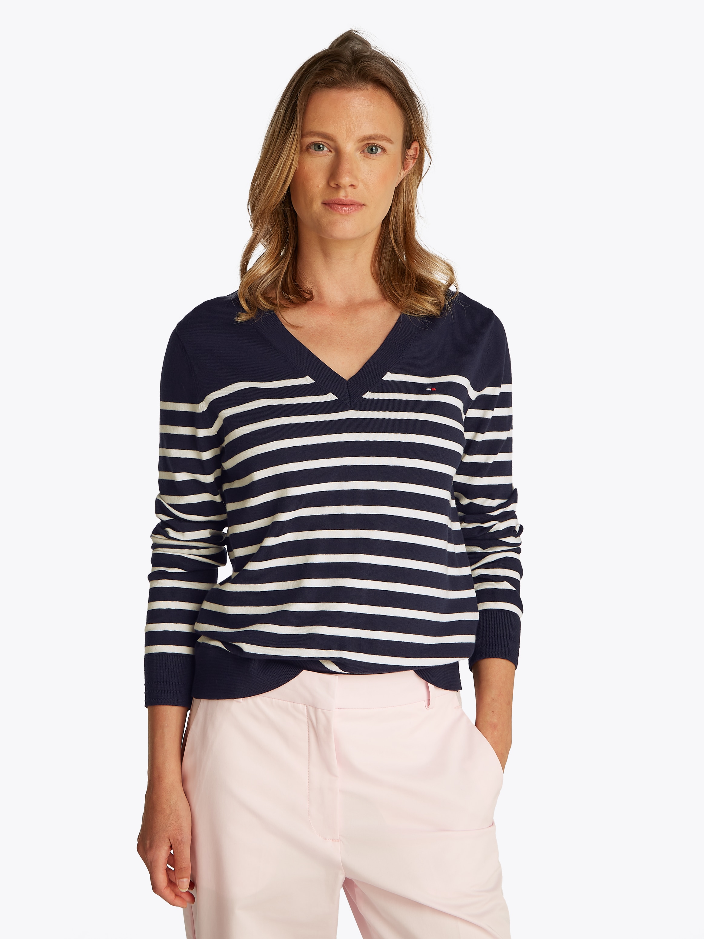 Image of Tommy Hilfiger Strickpullover "STITCH V-NECK" mit Knopfdetail am Ärmel, Regular Fit