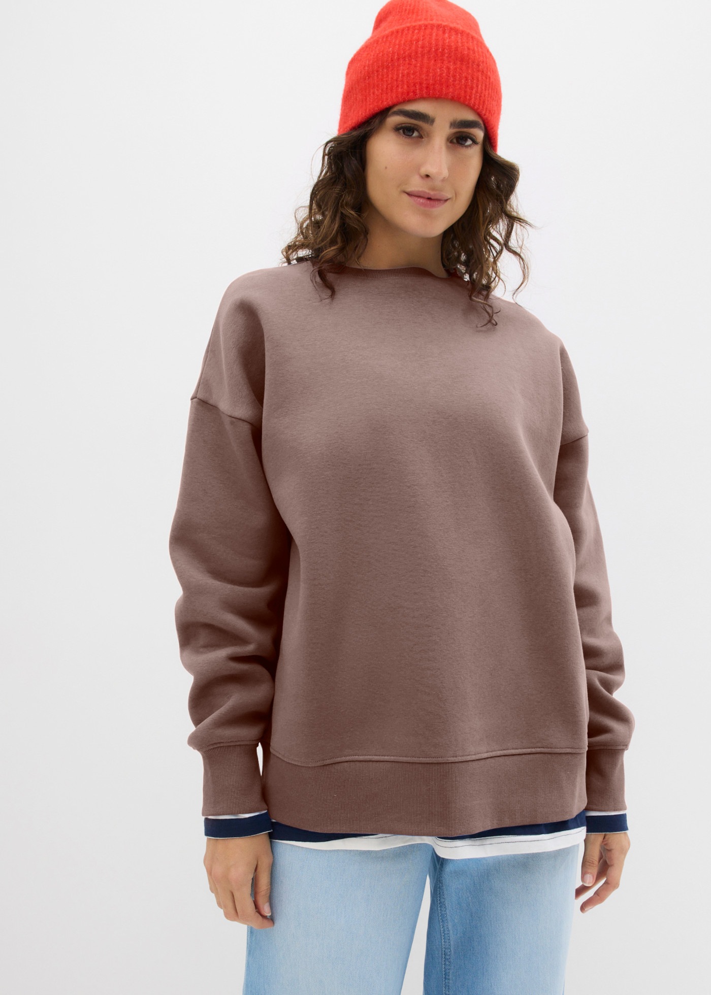 Image of bonprix Sweatshirt, Loose Fit, mit Rundhalsausschnitt, aus Baumwolle und Polyester, casual