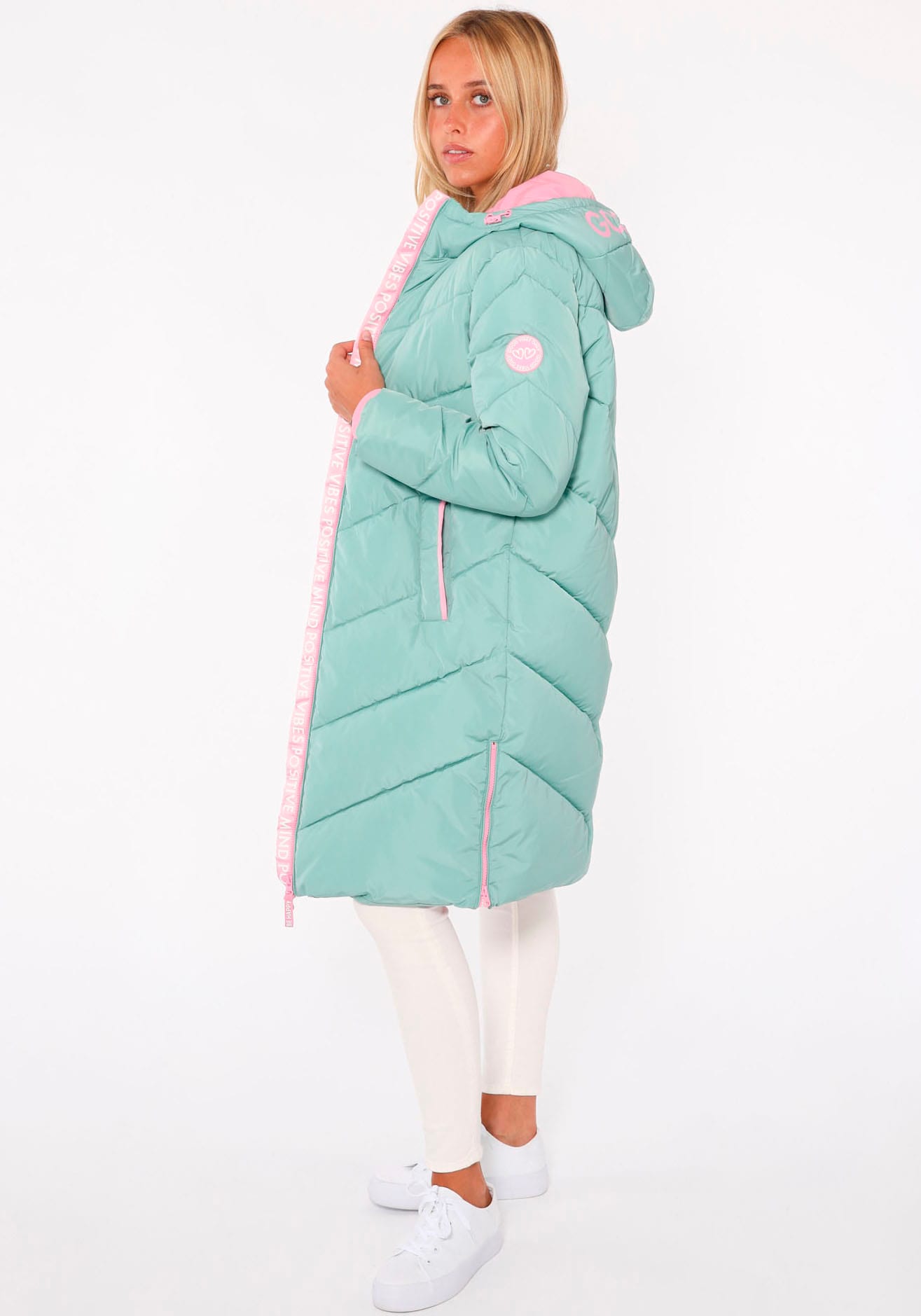 Zwillingsherz Steppmantel »"Positive Mind"«, Doppelzipper, Kapuze mit Schriftzug hinten, Kontrastdetails, wärmend
