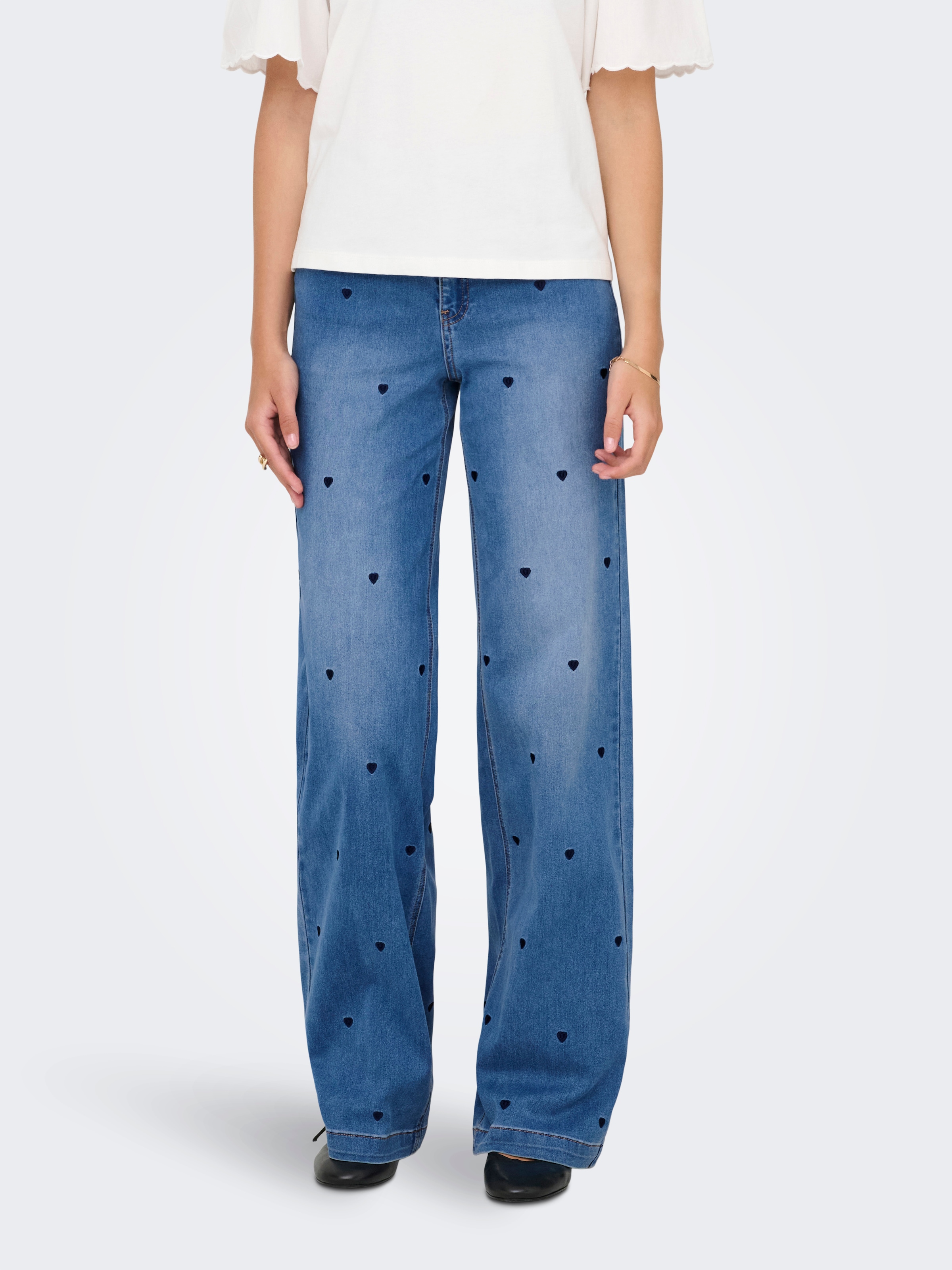 Image of ONLY High-waist-Jeans "ONLMADISON-ROYAL HEART HW WIDE DNM GUA" Materialmix, wide fit, high waist, allover Stickerei